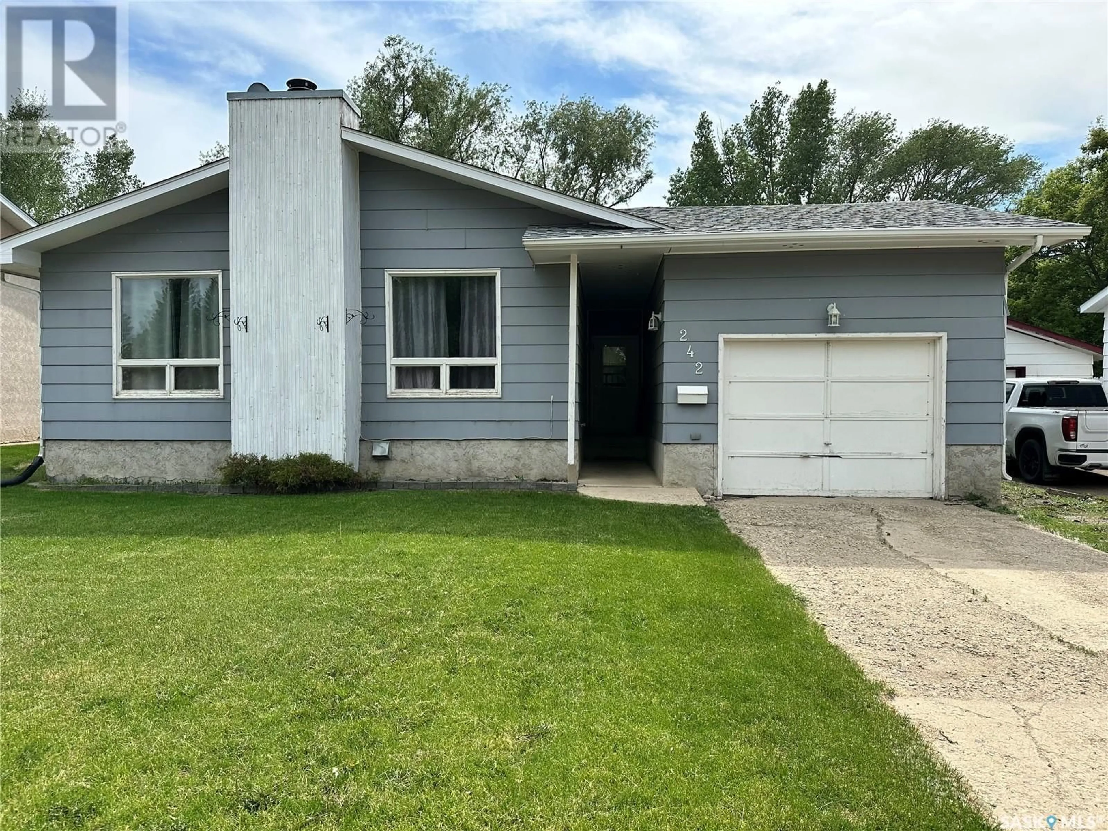 Frontside or backside of a home for 242 Elliott PLACE, Swift Current Saskatchewan S9H4H7