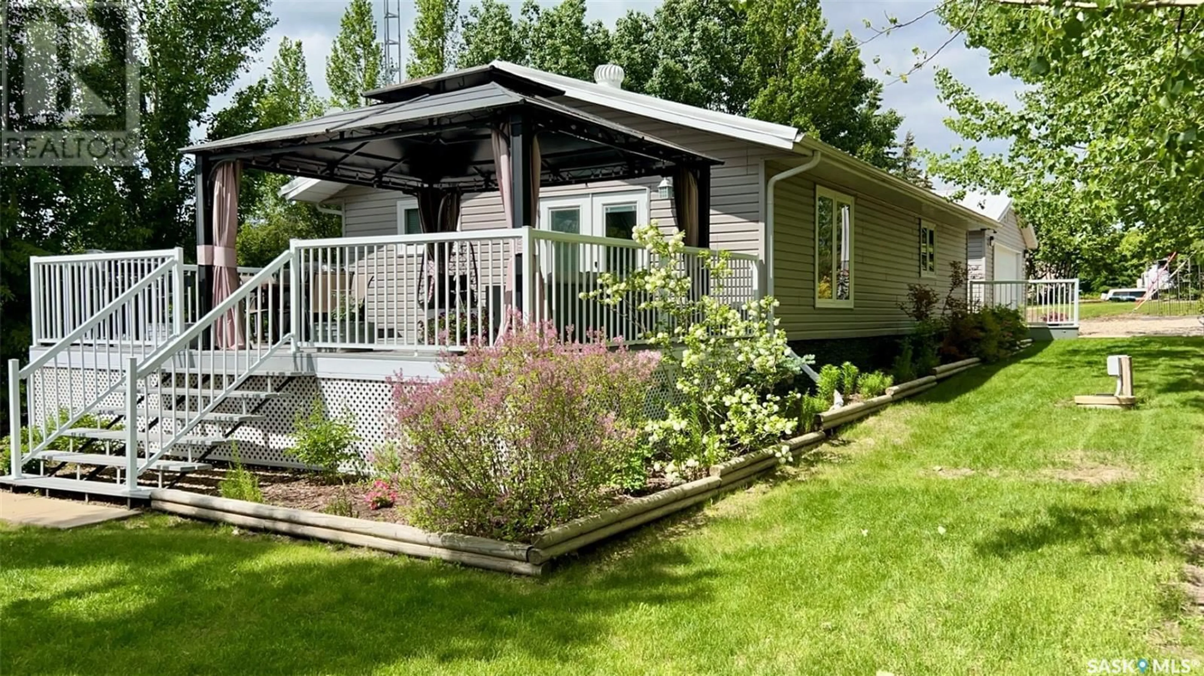 Home with vinyl exterior material for 8A 4th AVENUE E, Metinota Saskatchewan S0M1X0