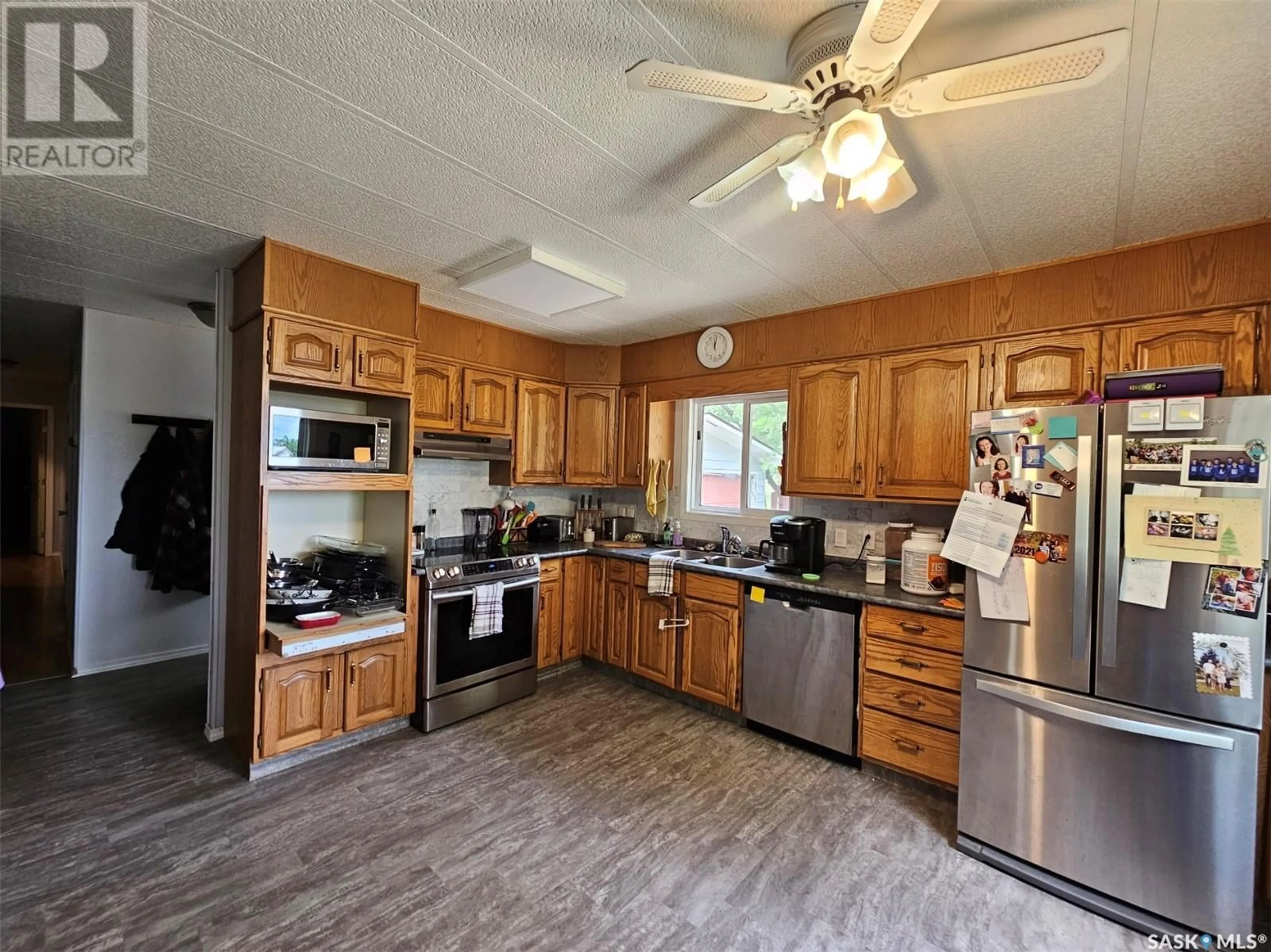 Standard kitchen, unknown for 215 2nd AVENUE W, Frontier Saskatchewan S0N0W0