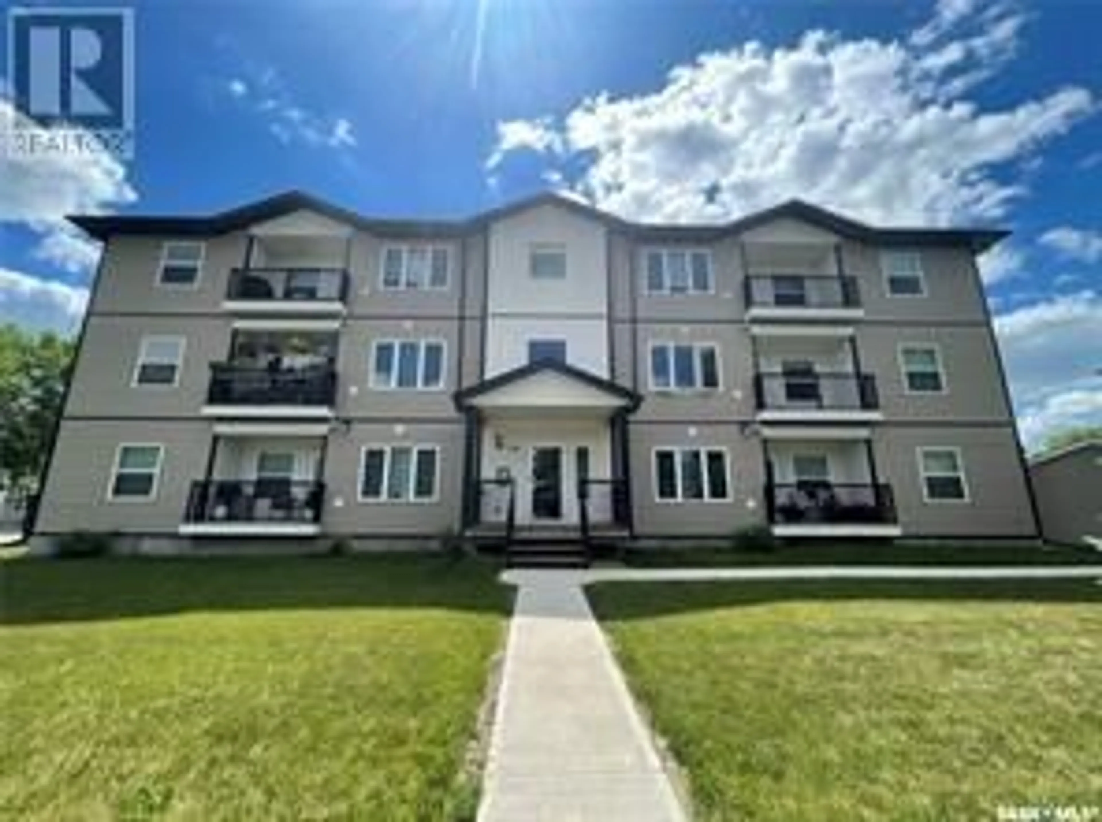 A pic from exterior of the house or condo for 304 138 Catherine STREET, Yorkton Saskatchewan S3N4J5