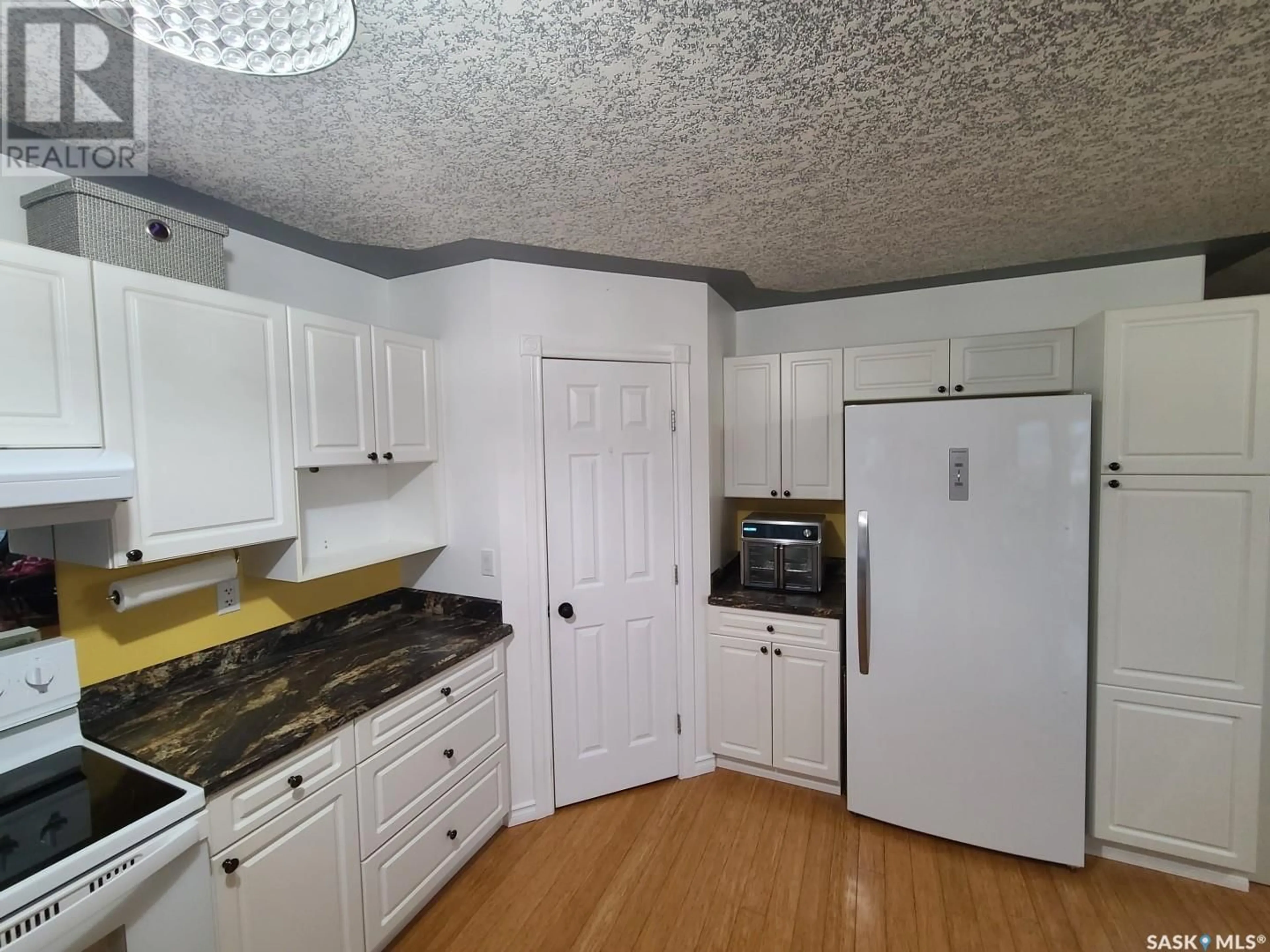 Standard kitchen, unknown floor, cottage for 48 Whitewater PLACE, Yorkton Saskatchewan S3N0X1