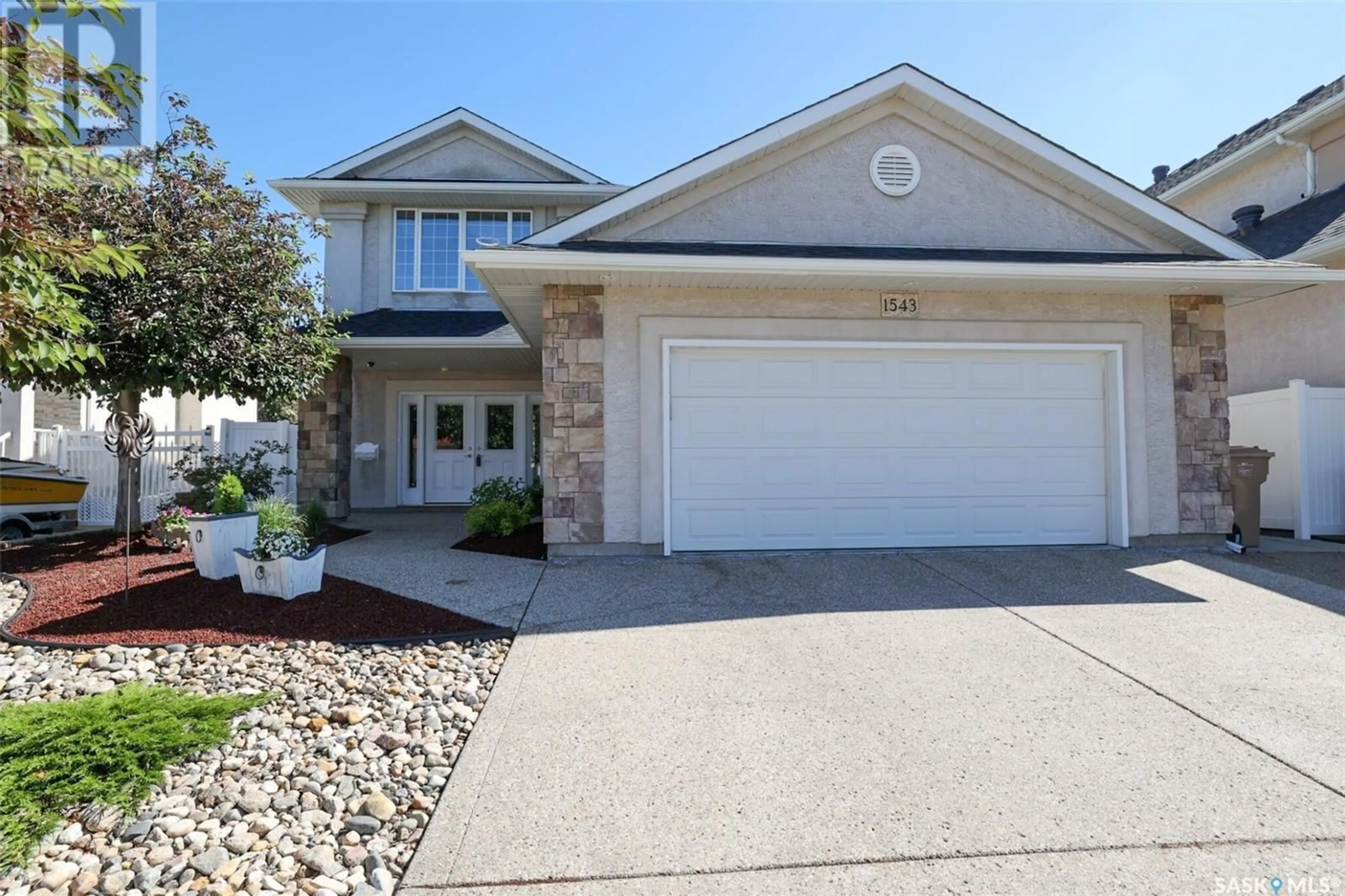 Frontside or backside of a home for 1543 Lakeridge DRIVE N, Regina Saskatchewan S4X4L5