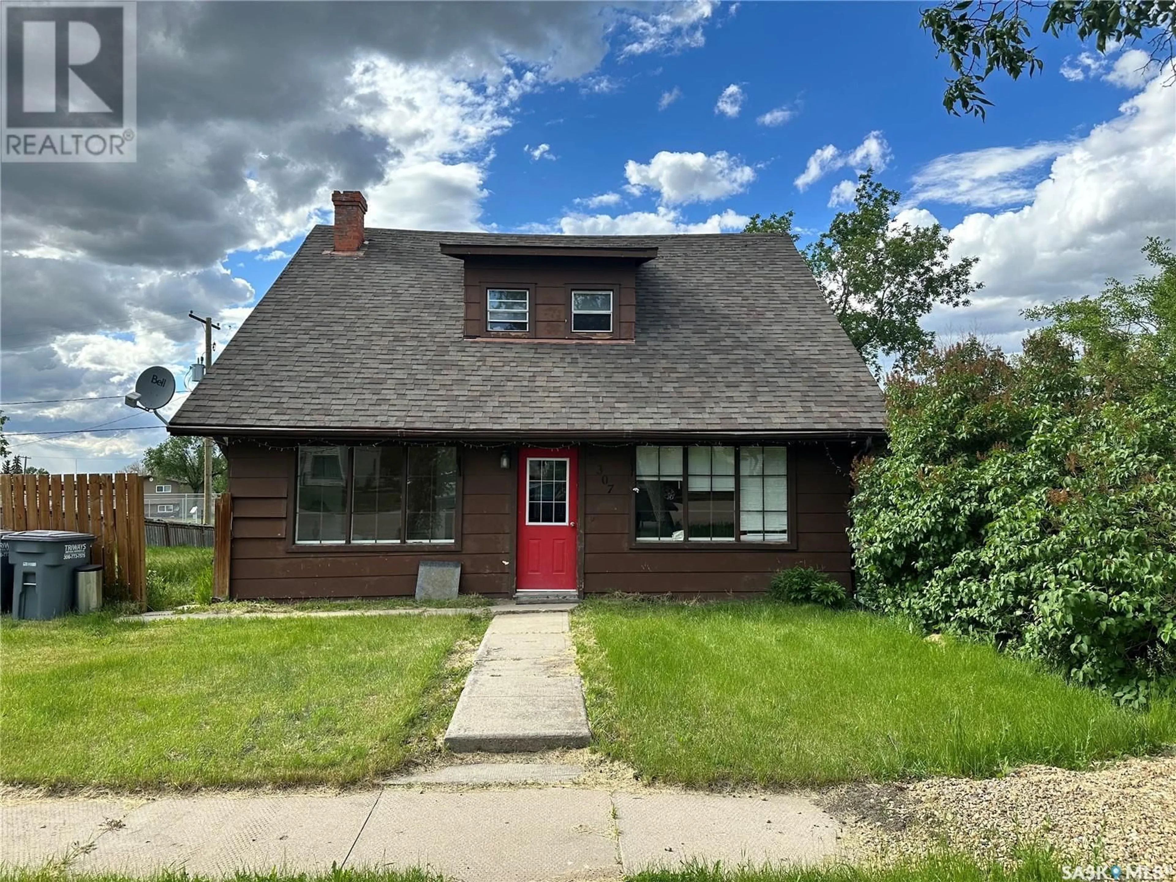 Frontside or backside of a home for 307 Center STREET, Cabri Saskatchewan S0N0J0