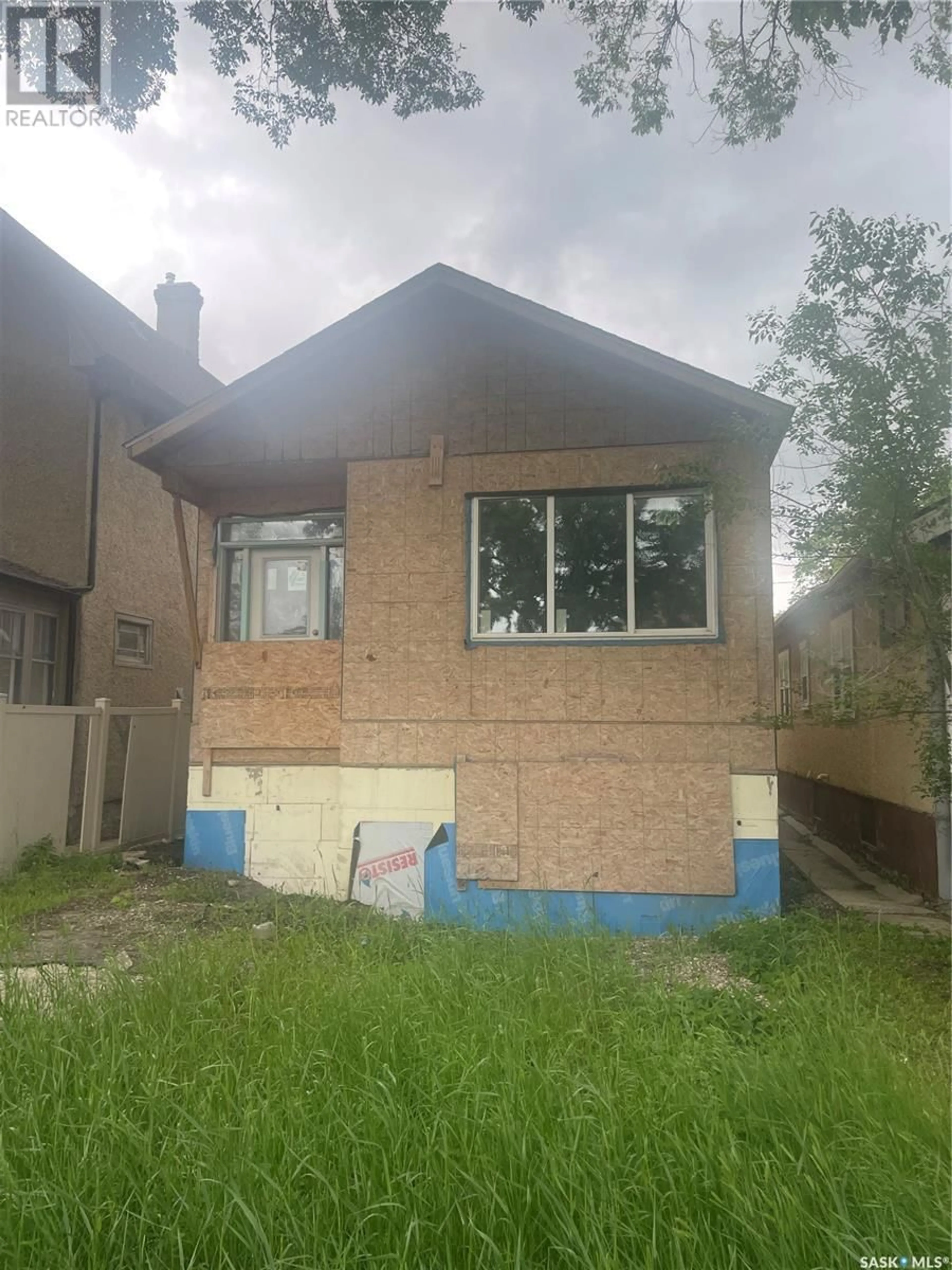 Frontside or backside of a home for 3231 Dewdney AVENUE, Regina Saskatchewan S4T0Y7