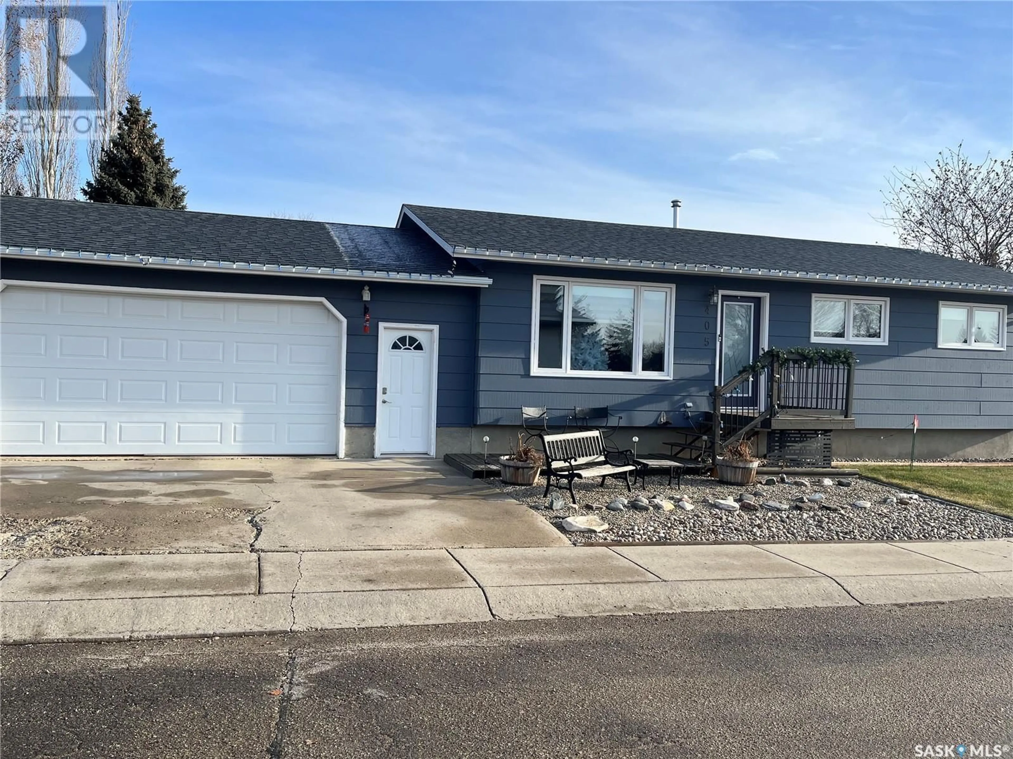 Frontside or backside of a home for 405 Northcote DRIVE, Swift Current Saskatchewan S9H4T7