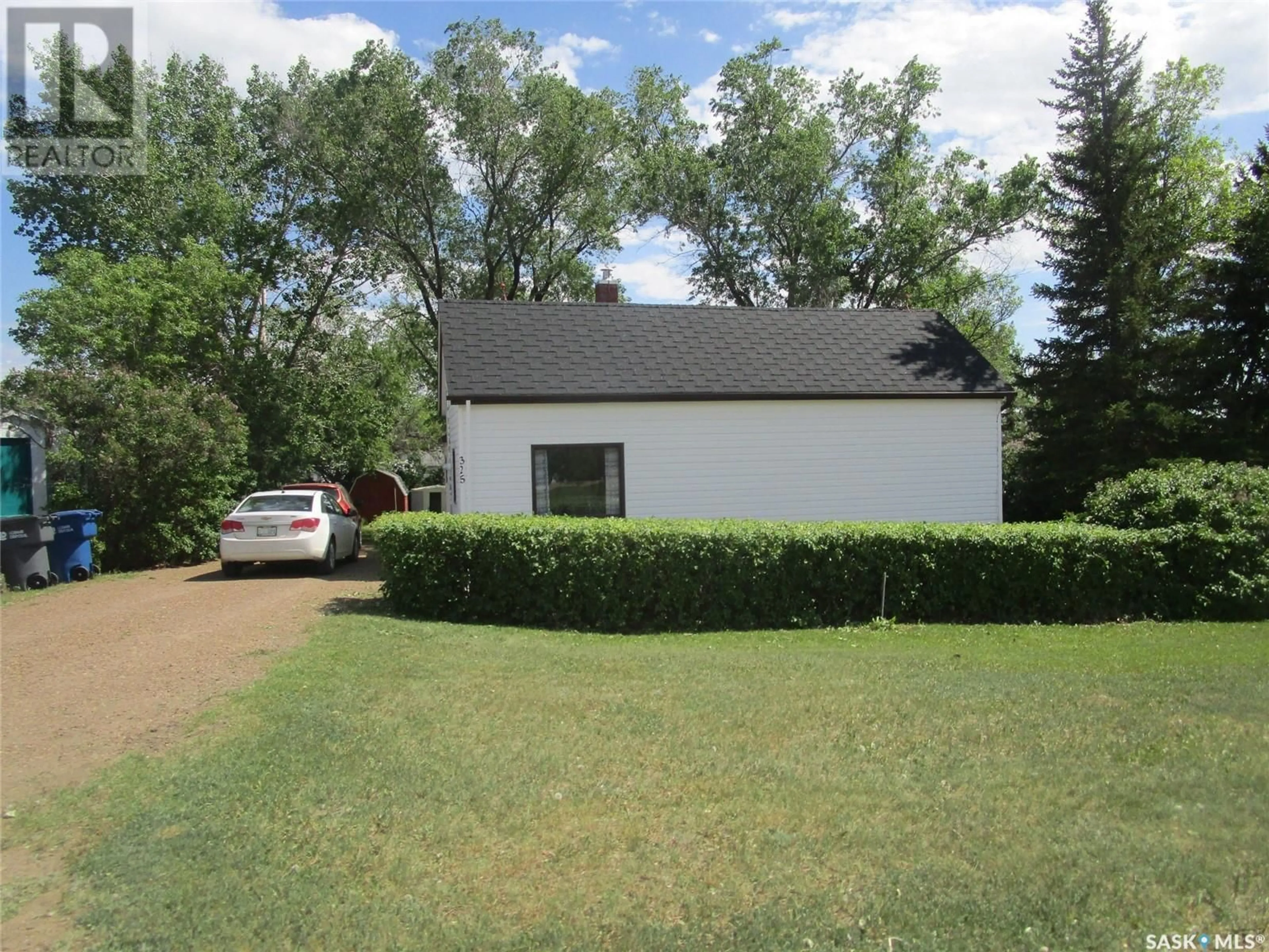 Outside view for 325 Centre STREET, Coronach Saskatchewan S0H0Z0