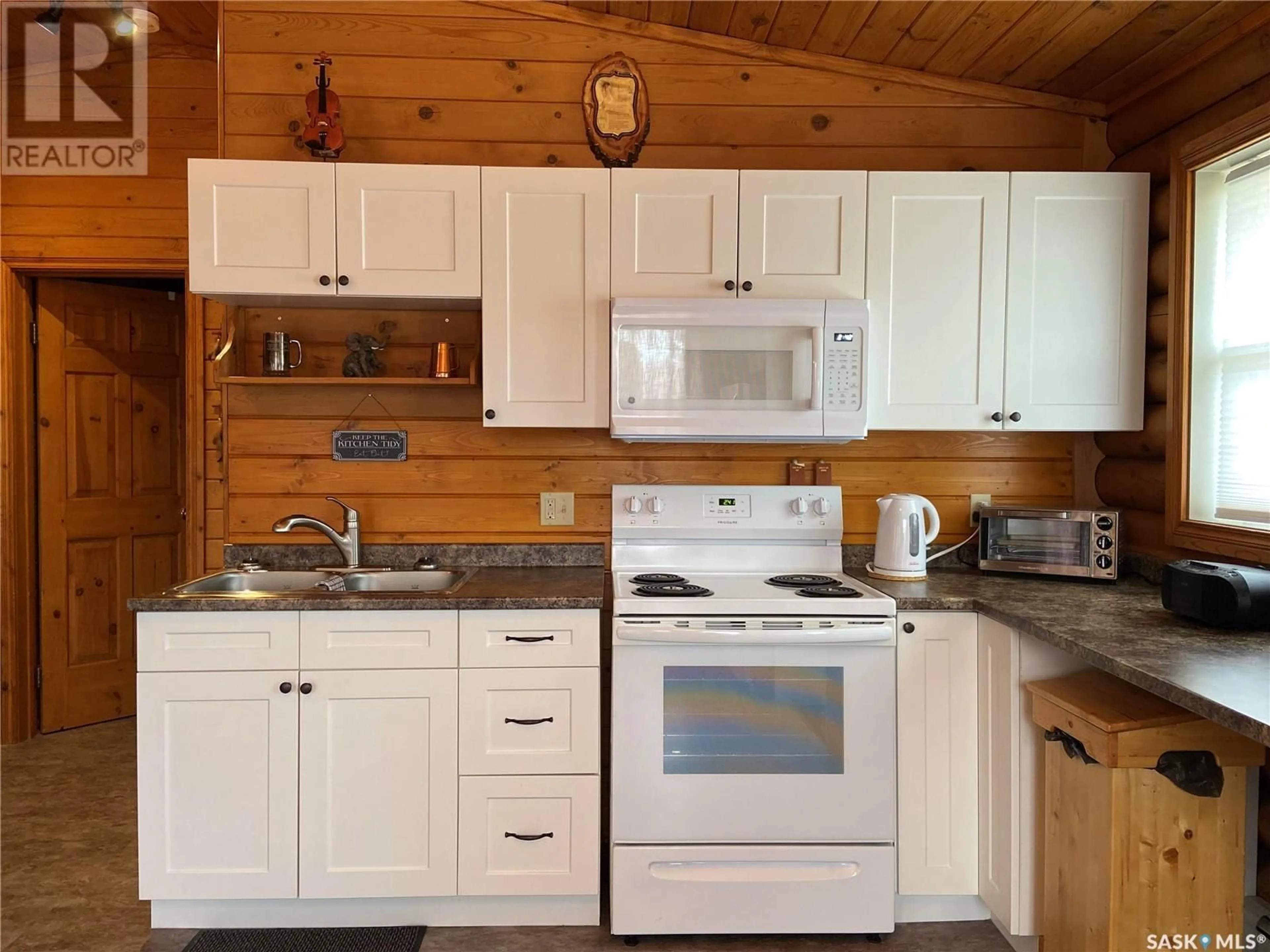 Standard kitchen for 7 Spiritwood LANE, Good Spirit Acres Saskatchewan S0A3V0