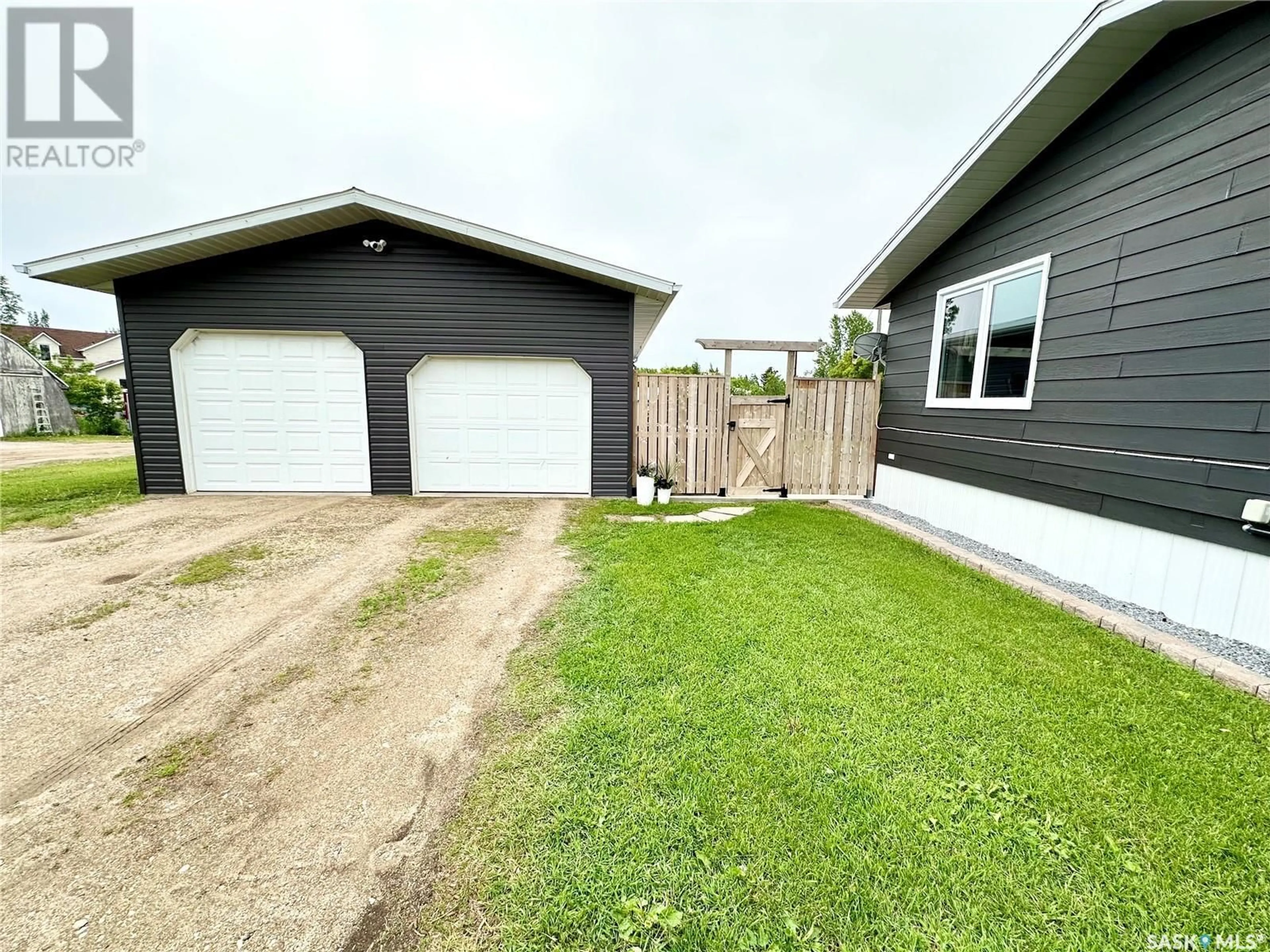 Frontside or backside of a home for 508 Railway AVENUE E, Carlyle Saskatchewan S0C0R0
