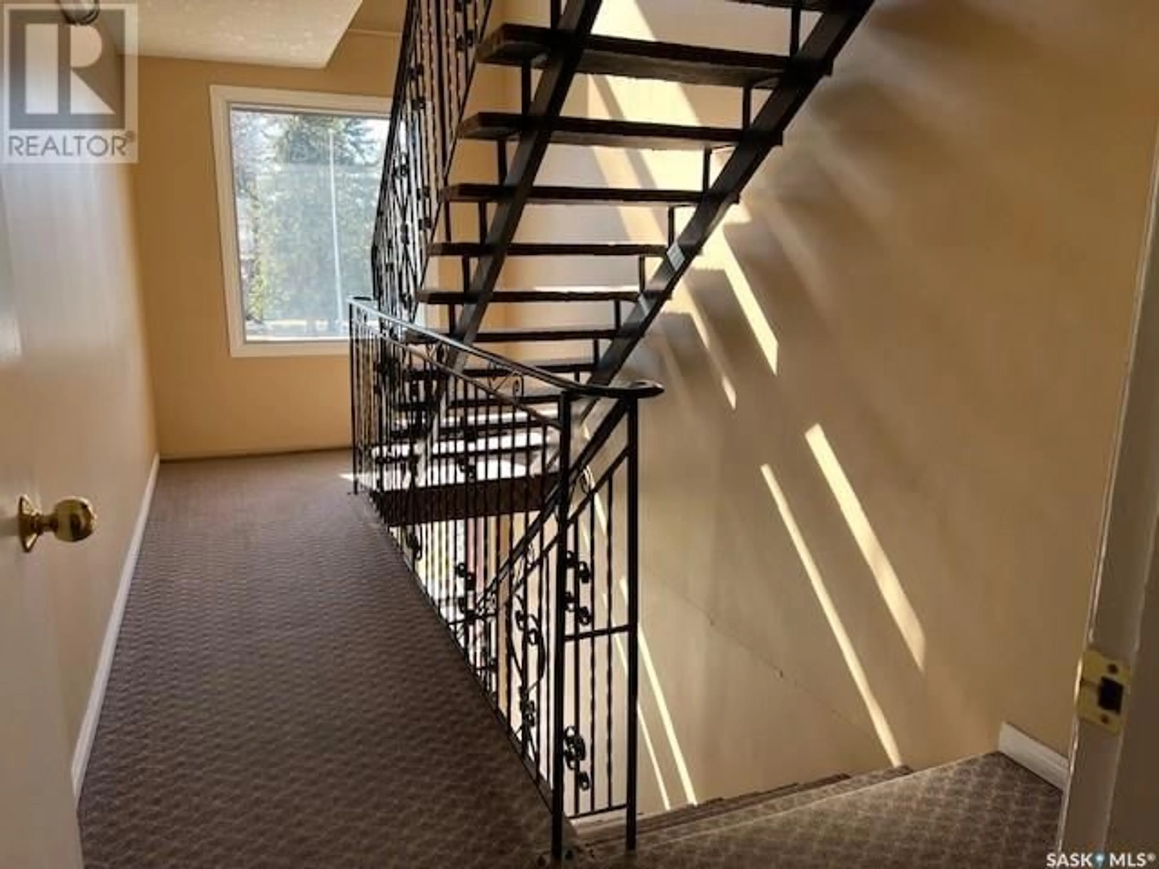 Stairs for 8 15 Coventry ROAD, Regina Saskatchewan S4T5Z4