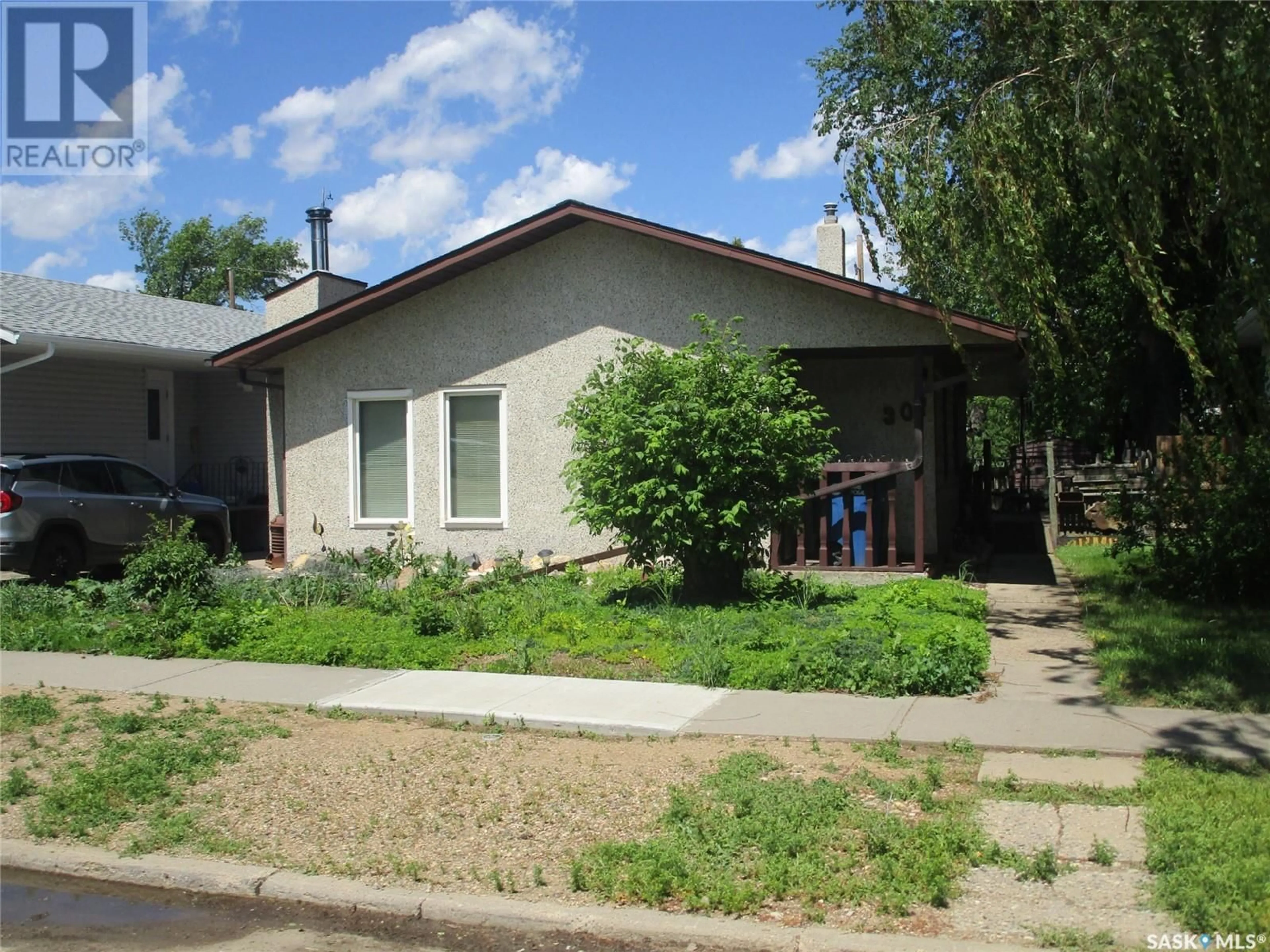 Frontside or backside of a home for 307 7th AVENUE E, Assiniboia Saskatchewan S0H0B0