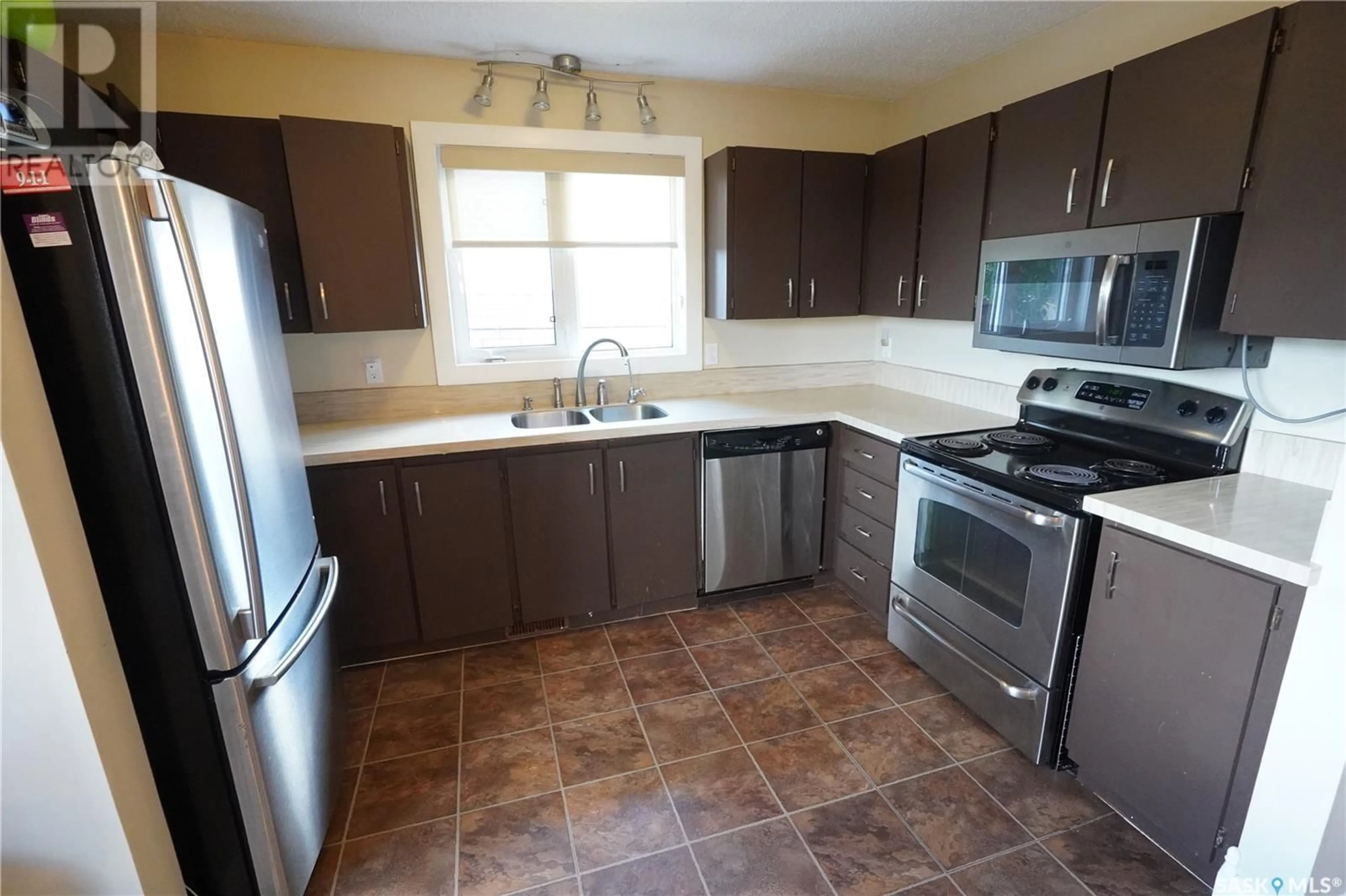 Standard kitchen for 205 Maple STREET, Strasbourg Saskatchewan S0G4V0