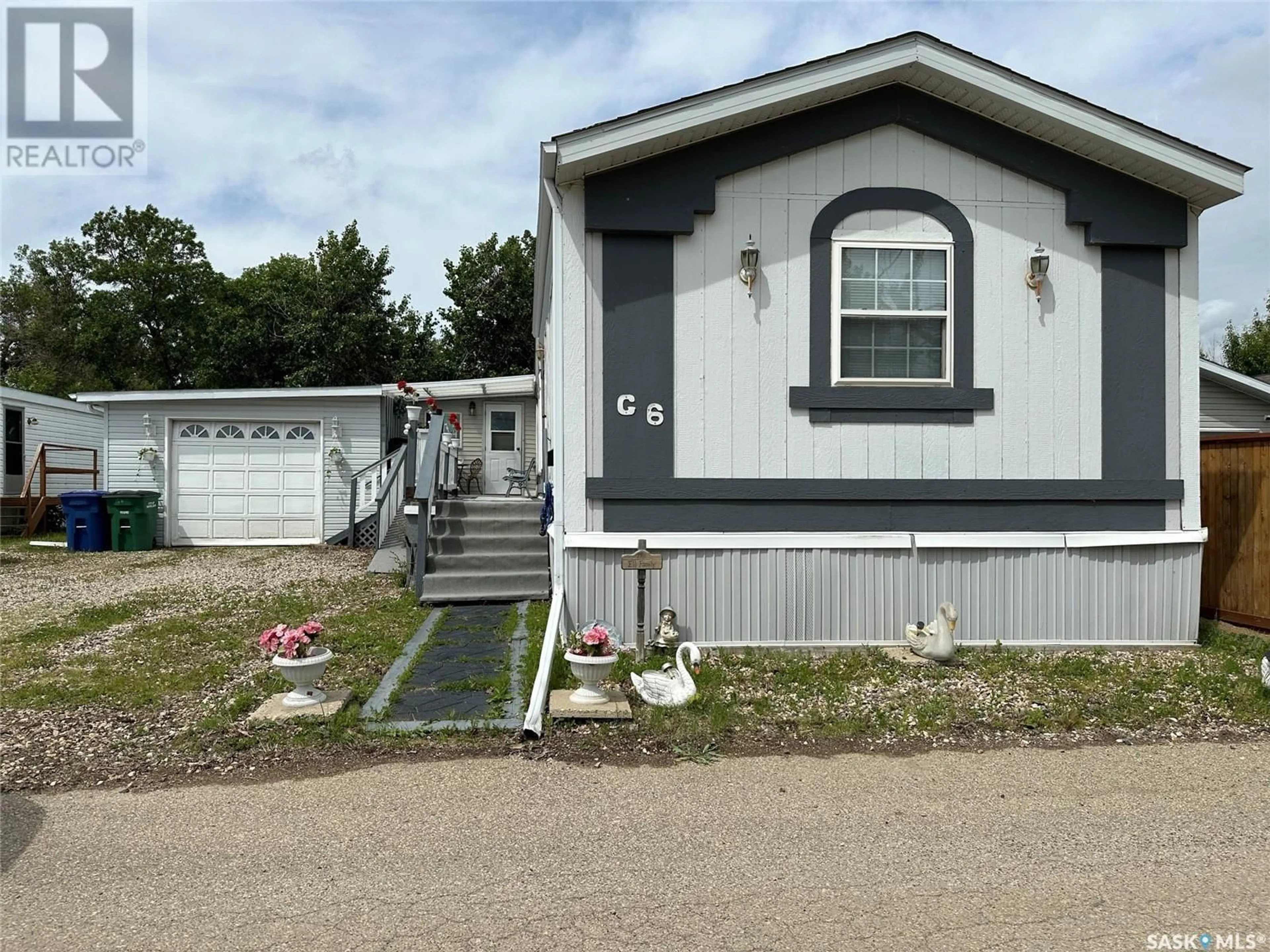 Home with vinyl exterior material for G6 - 1455 9th AVENUE NE, Moose Jaw Saskatchewan S6J1C6