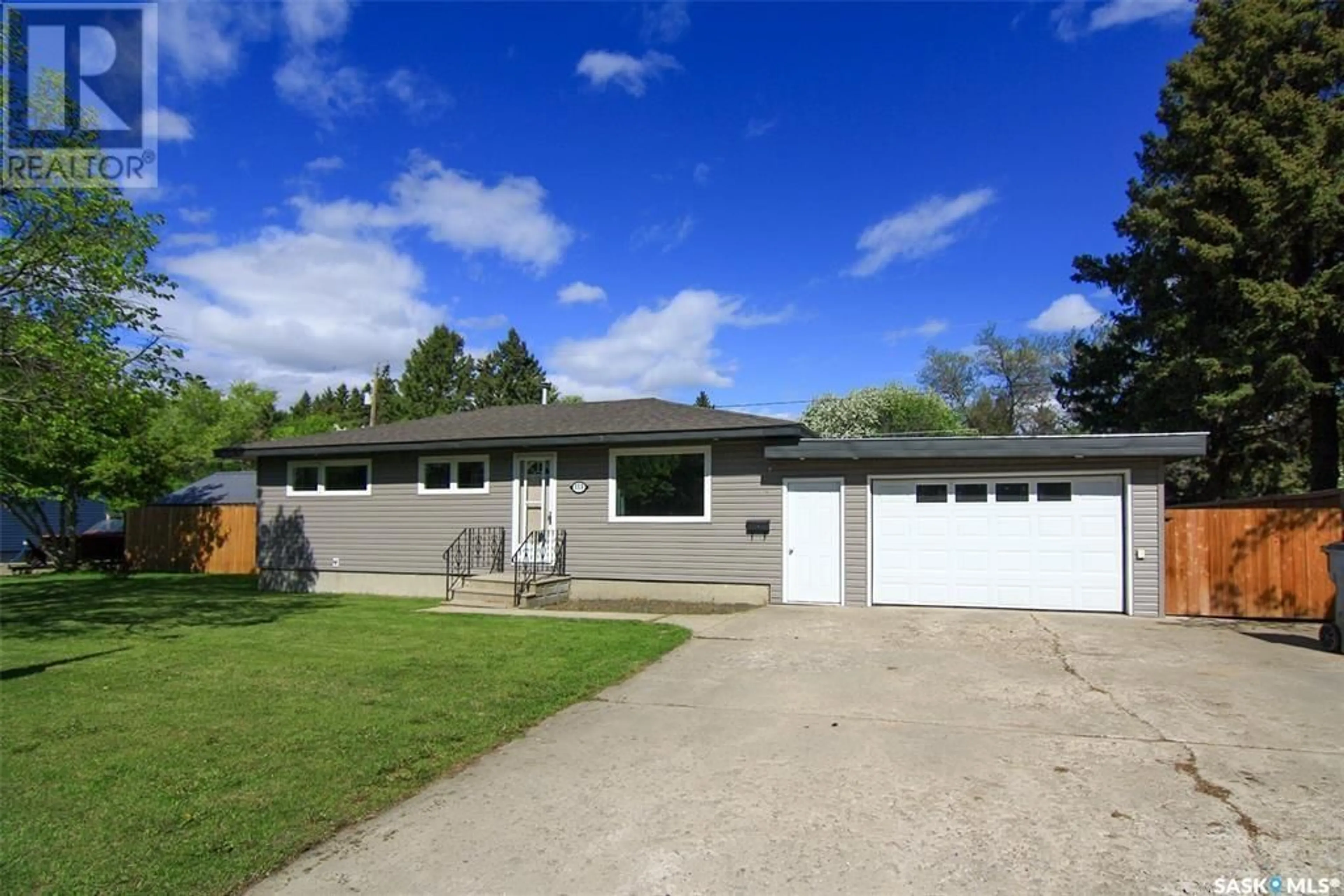 Frontside or backside of a home for 111 Barbour AVENUE, Yorkton Saskatchewan S3N2H8