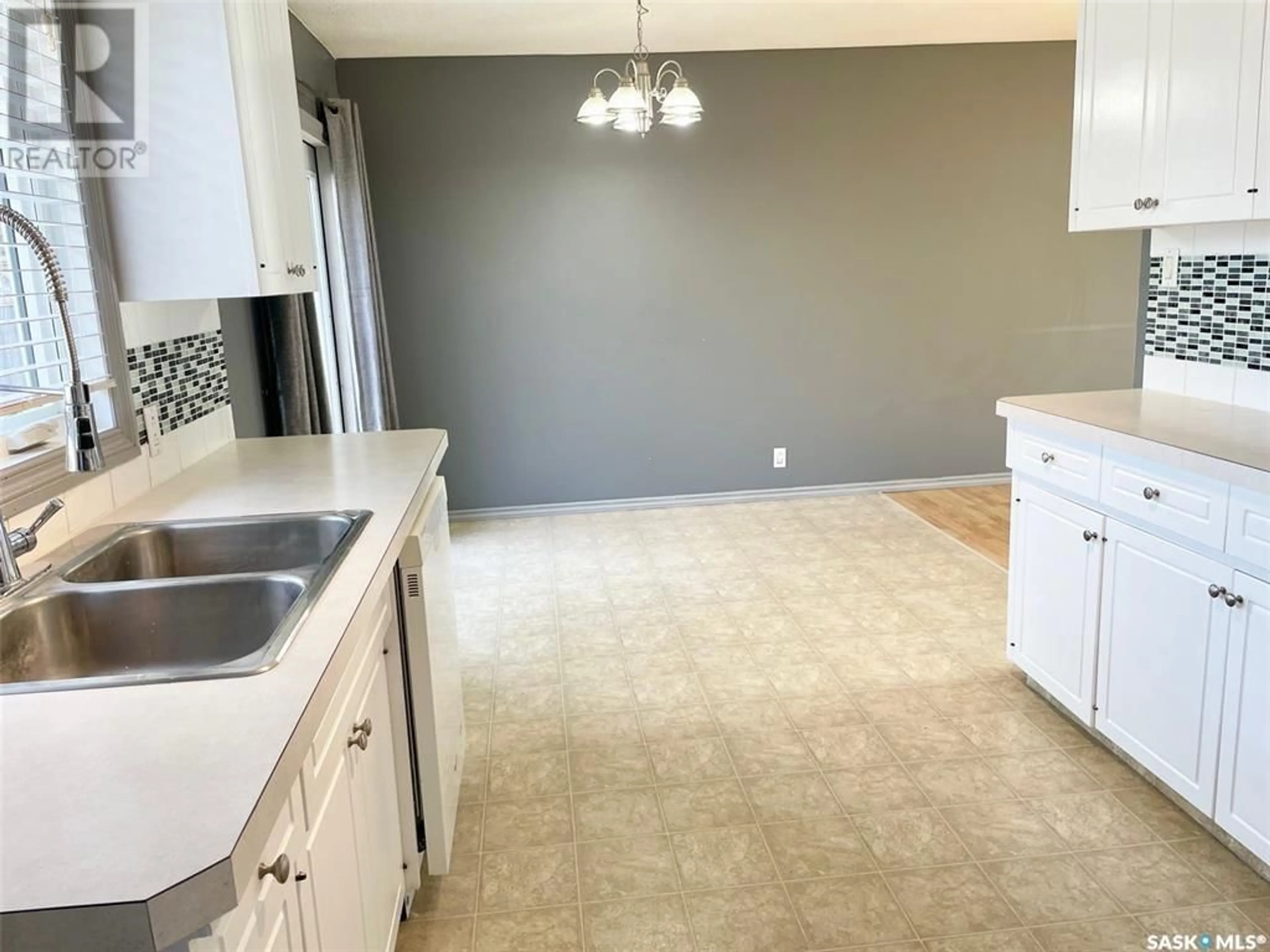 Standard kitchen for 111 Barbour AVENUE, Yorkton Saskatchewan S3N2H8