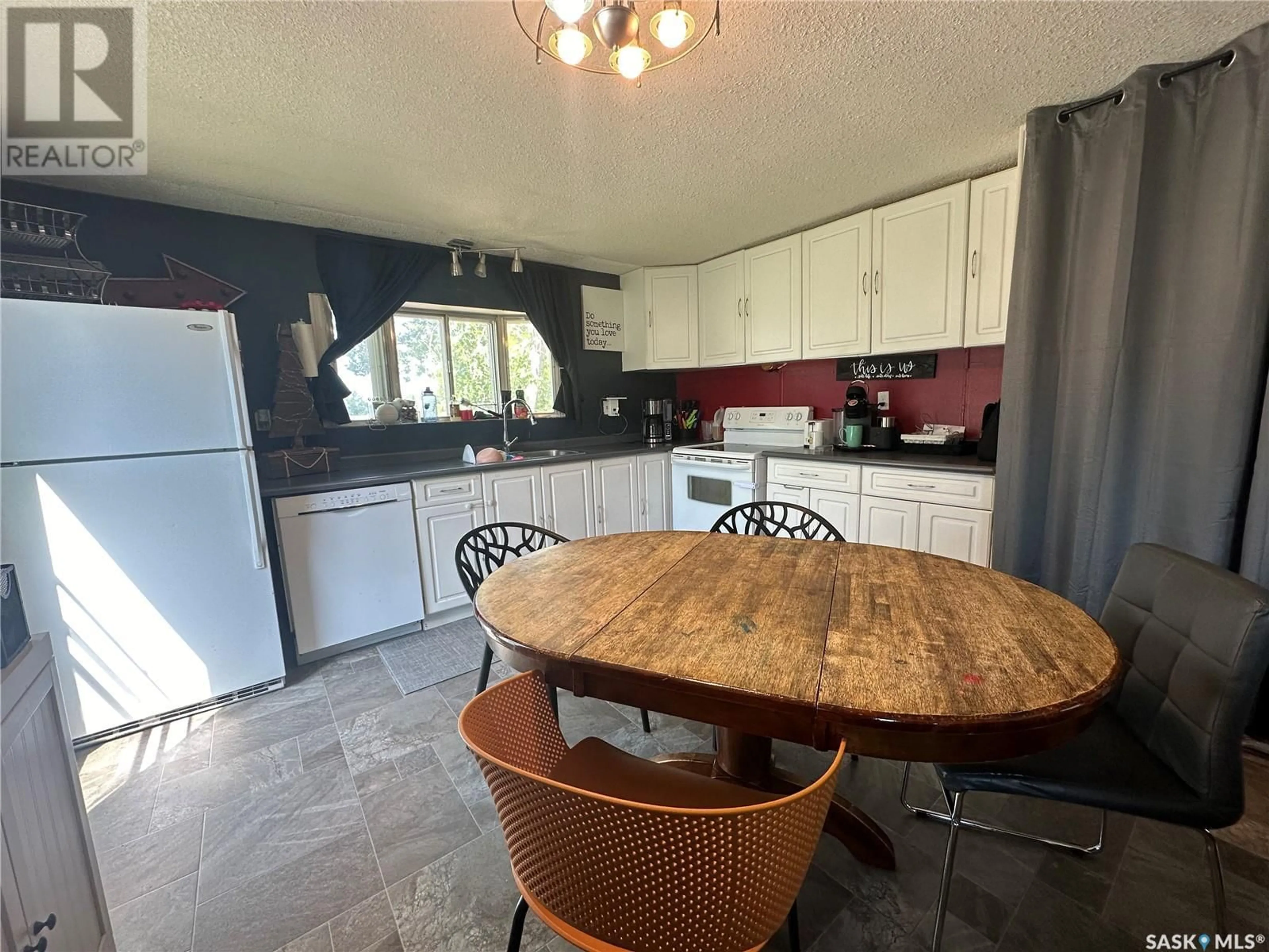 Standard kitchen for 305 Eisenhower STREET, Midale Saskatchewan S0C1S0