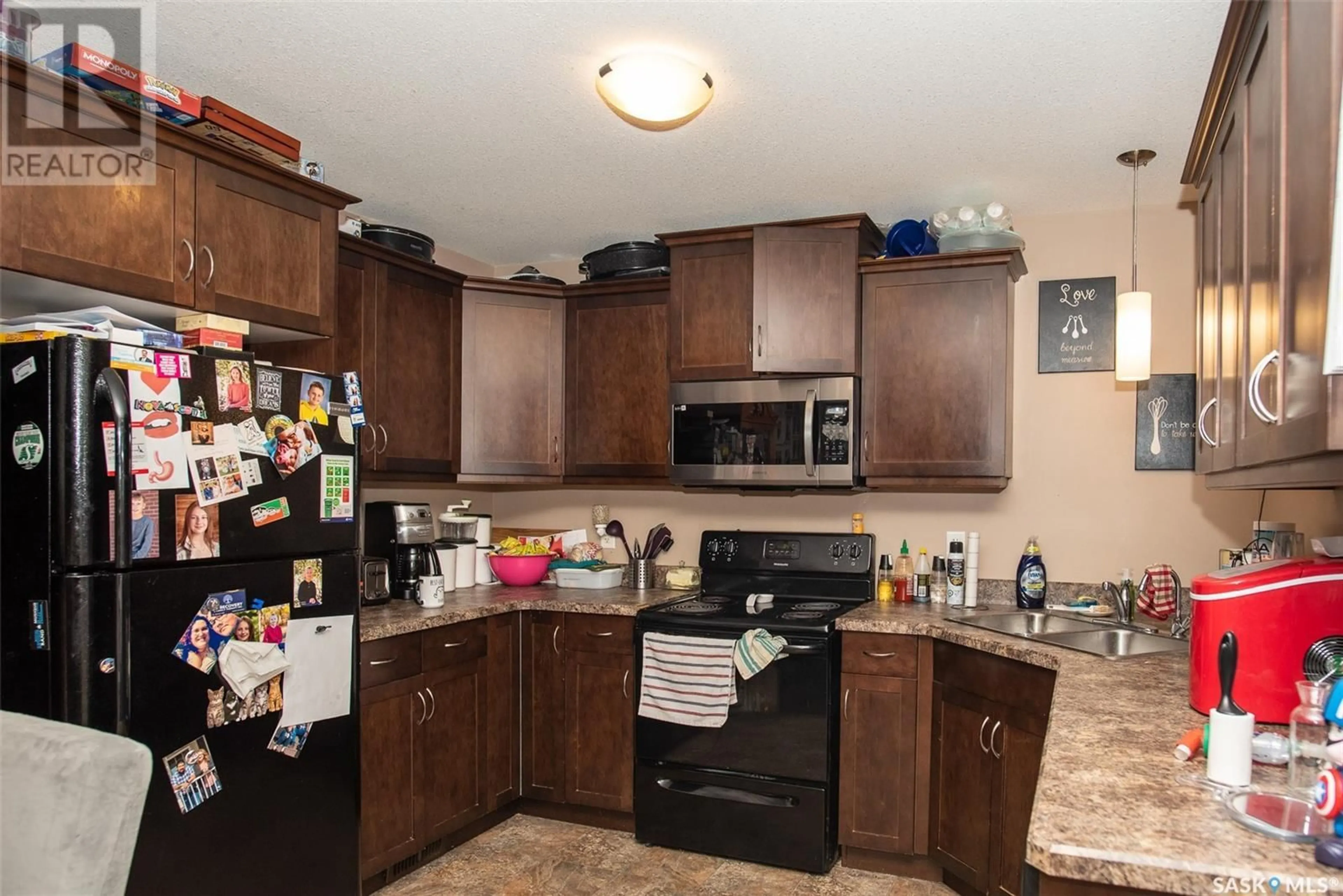 Standard kitchen for A & B 158 Toronto STREET N, Regina Saskatchewan S4R2T3