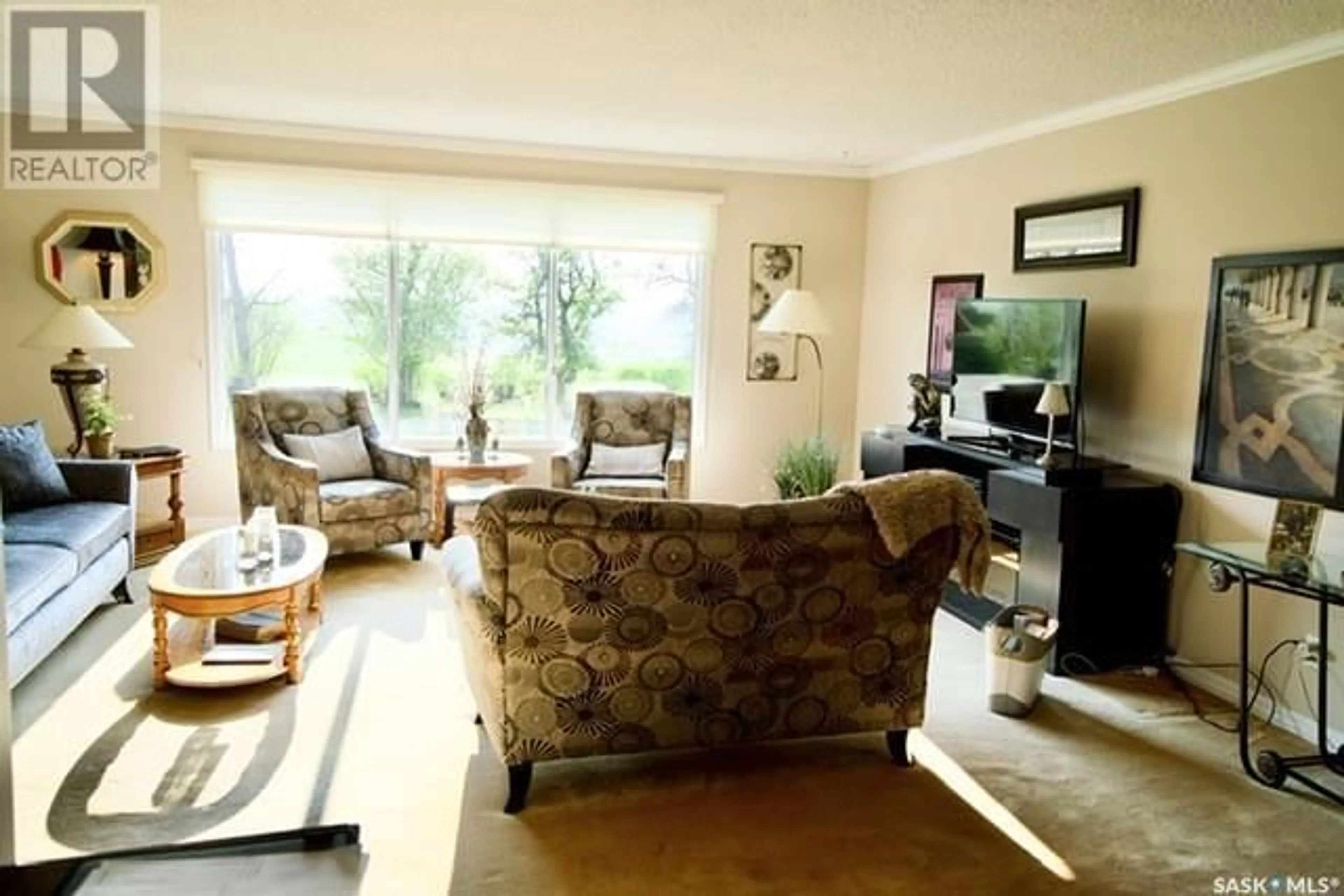 Living room, wood floors for Reynolds Acreage, Outlook Saskatchewan S0L2N0