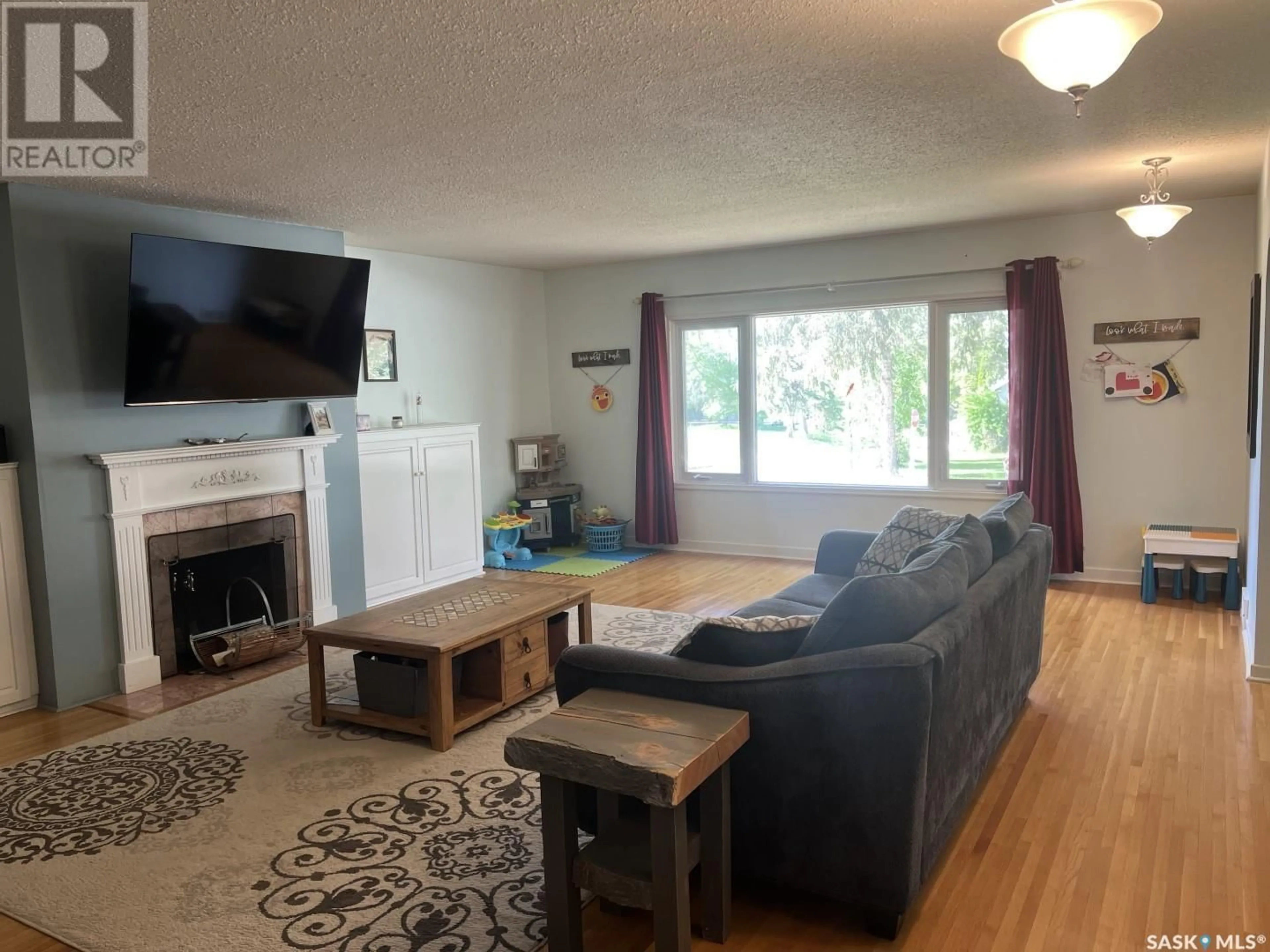 Living room for 427 21st STREET W, Prince Albert Saskatchewan S6V5J5