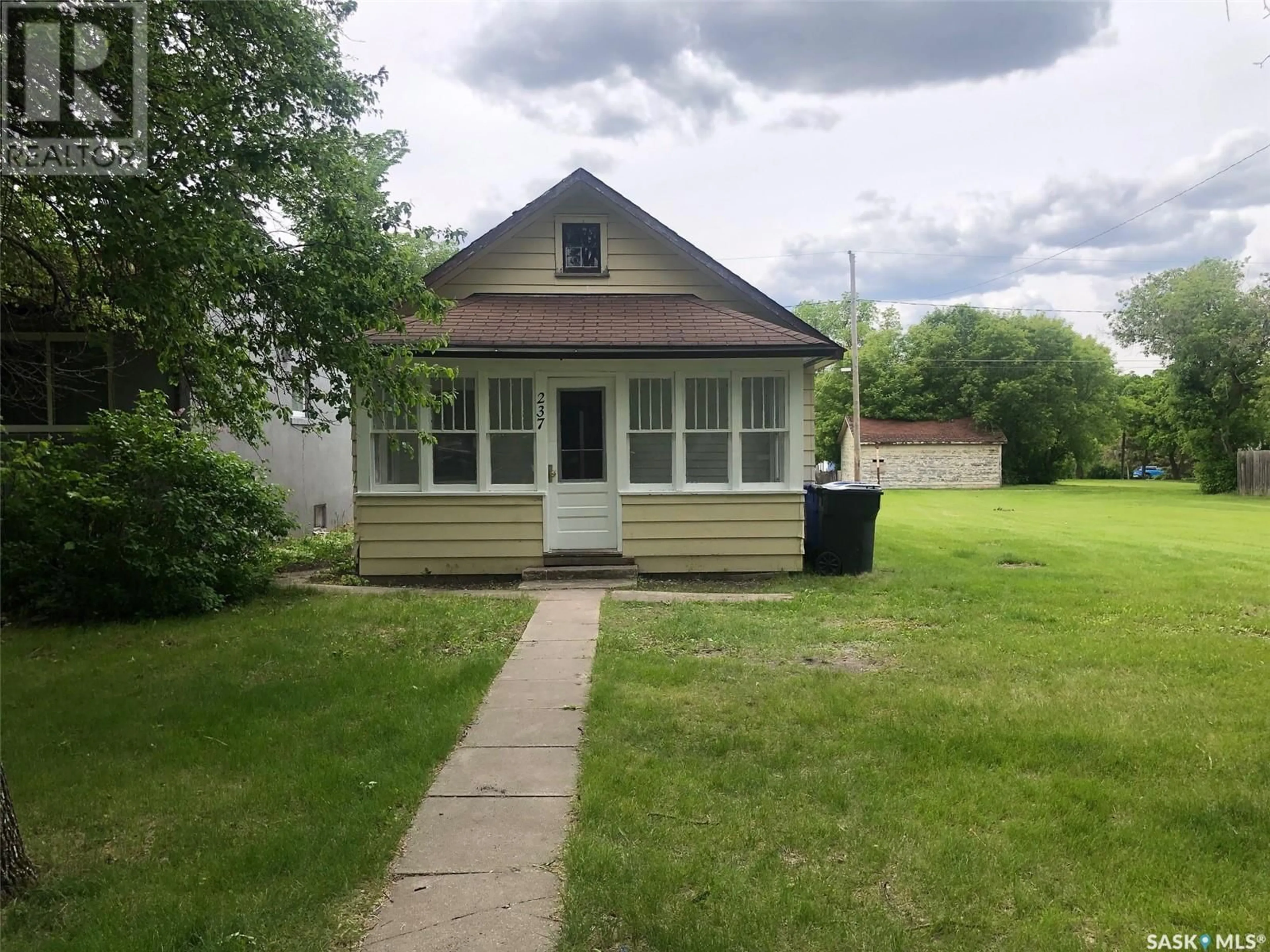 Frontside or backside of a home for 237 Wall AVENUE, Kamsack Saskatchewan S0A1S0