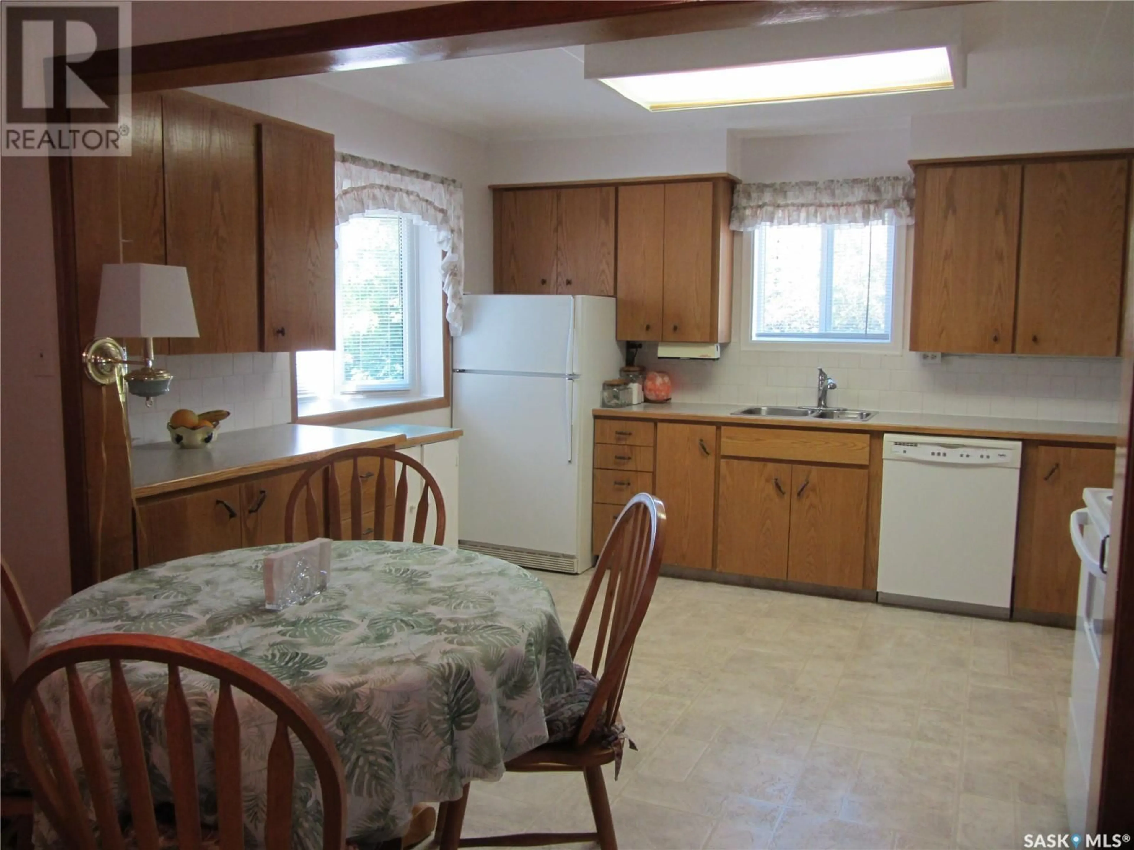 Standard kitchen for 122 1st STREET W, Leoville Saskatchewan S0J1N0