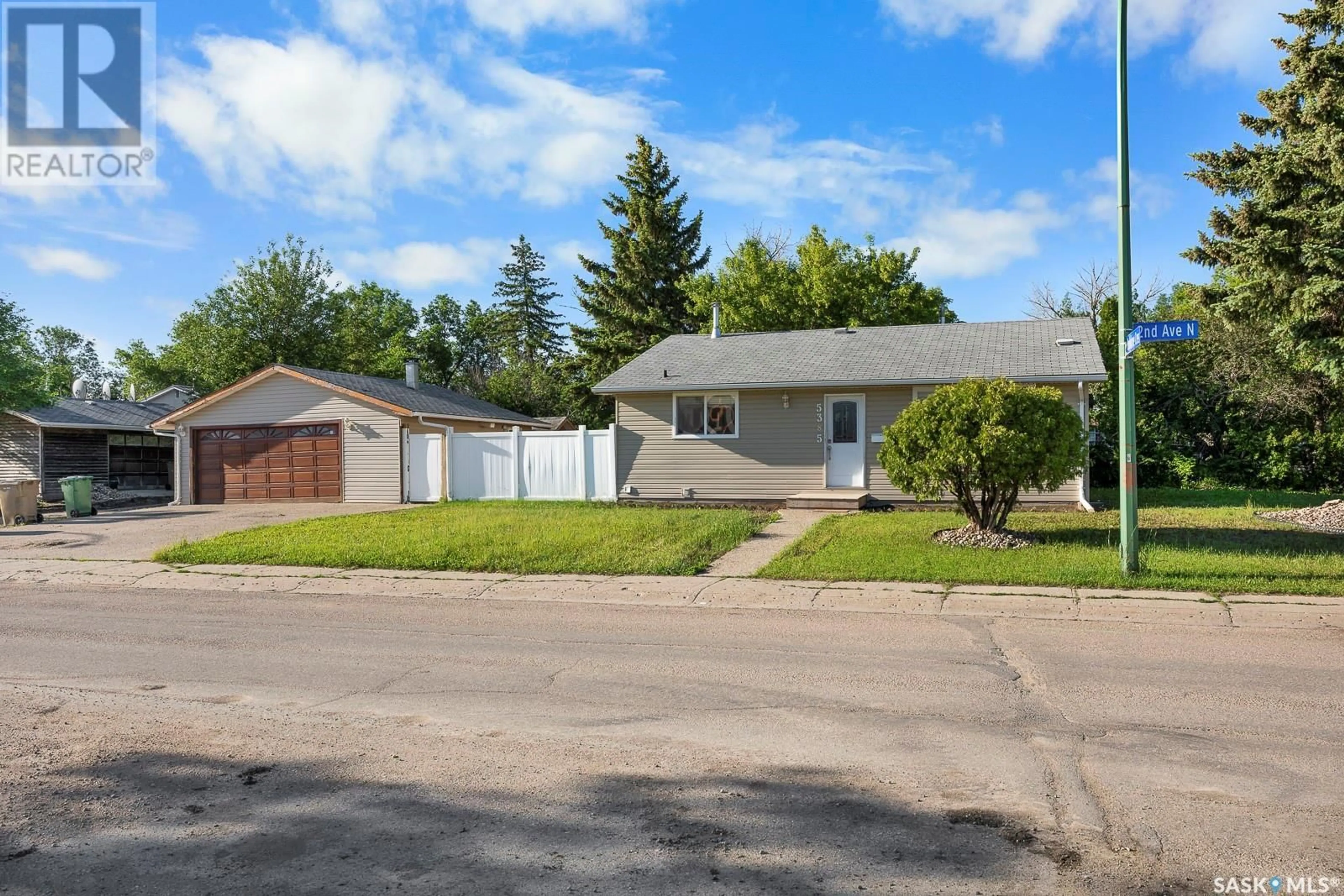 Frontside or backside of a home for 5385 2nd AVENUE N, Regina Saskatchewan S4R0Z5