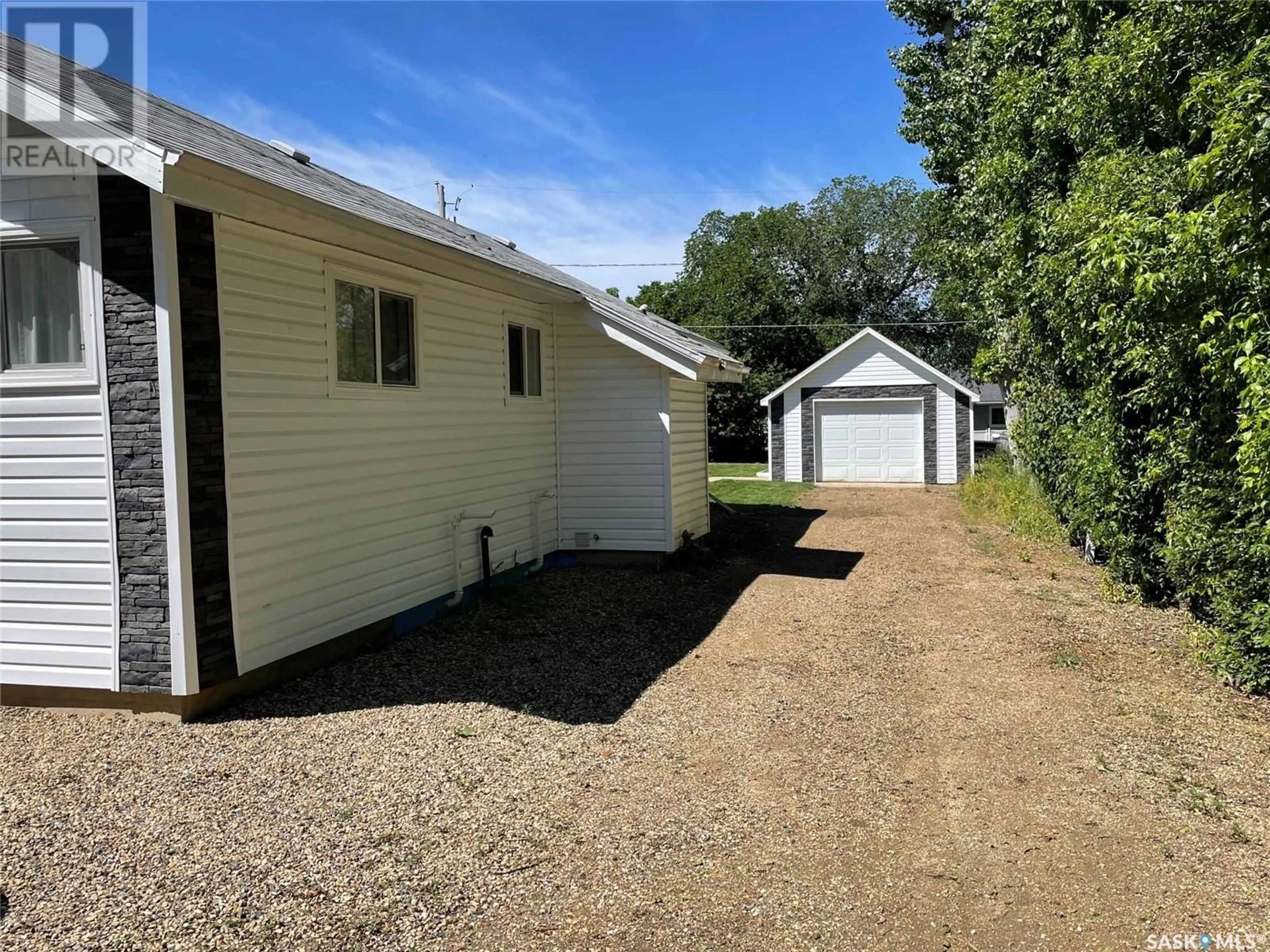 A pic from outside/outdoor area/front of a property/back of a property/a pic from drone, street for 118 2nd STREET E, Lafleche Saskatchewan S0H2K0