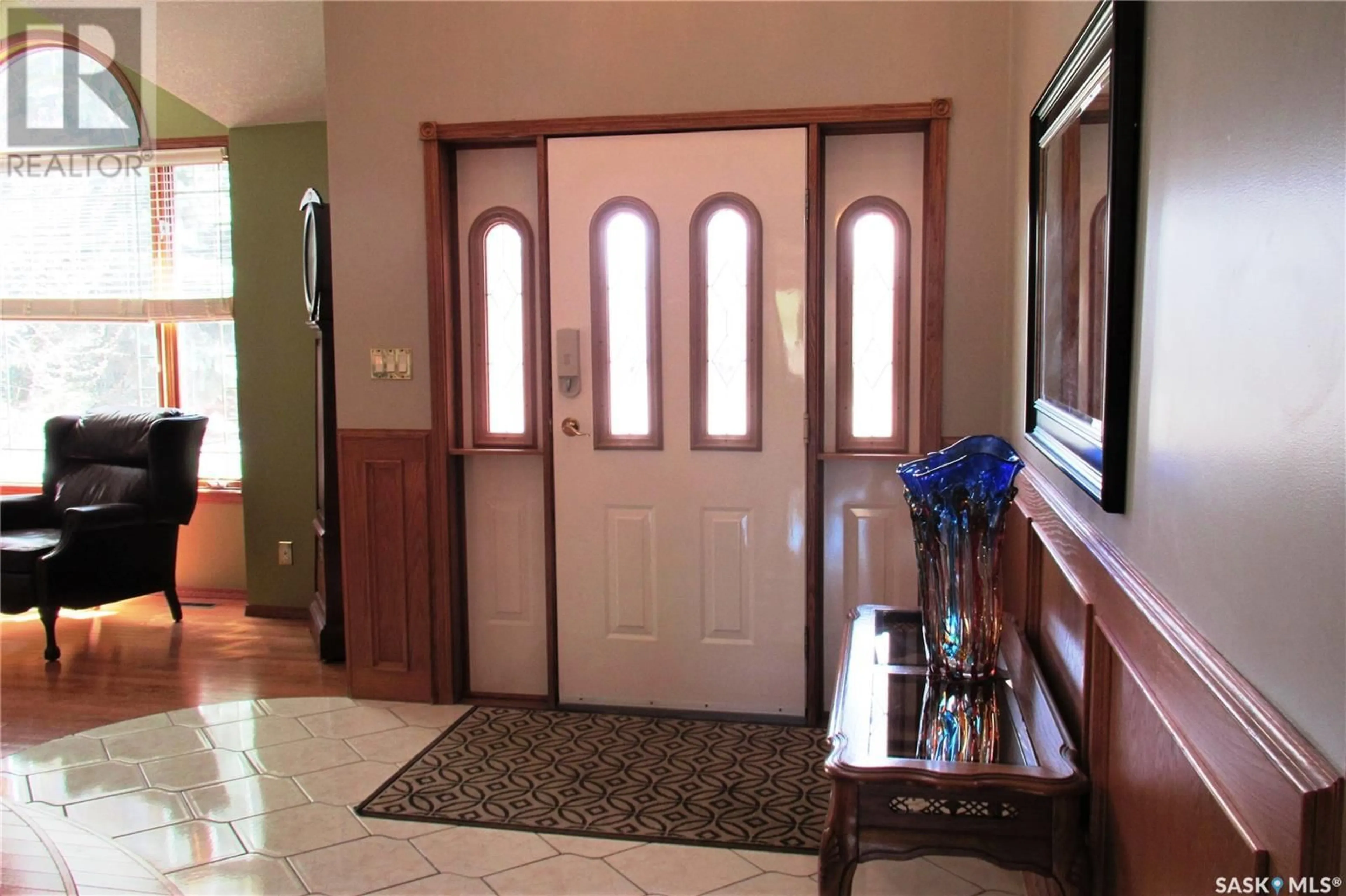 Indoor foyer, wood floors for 2 Evergreen Estates DRIVE, Meadow Lake Saskatchewan S9X1G3