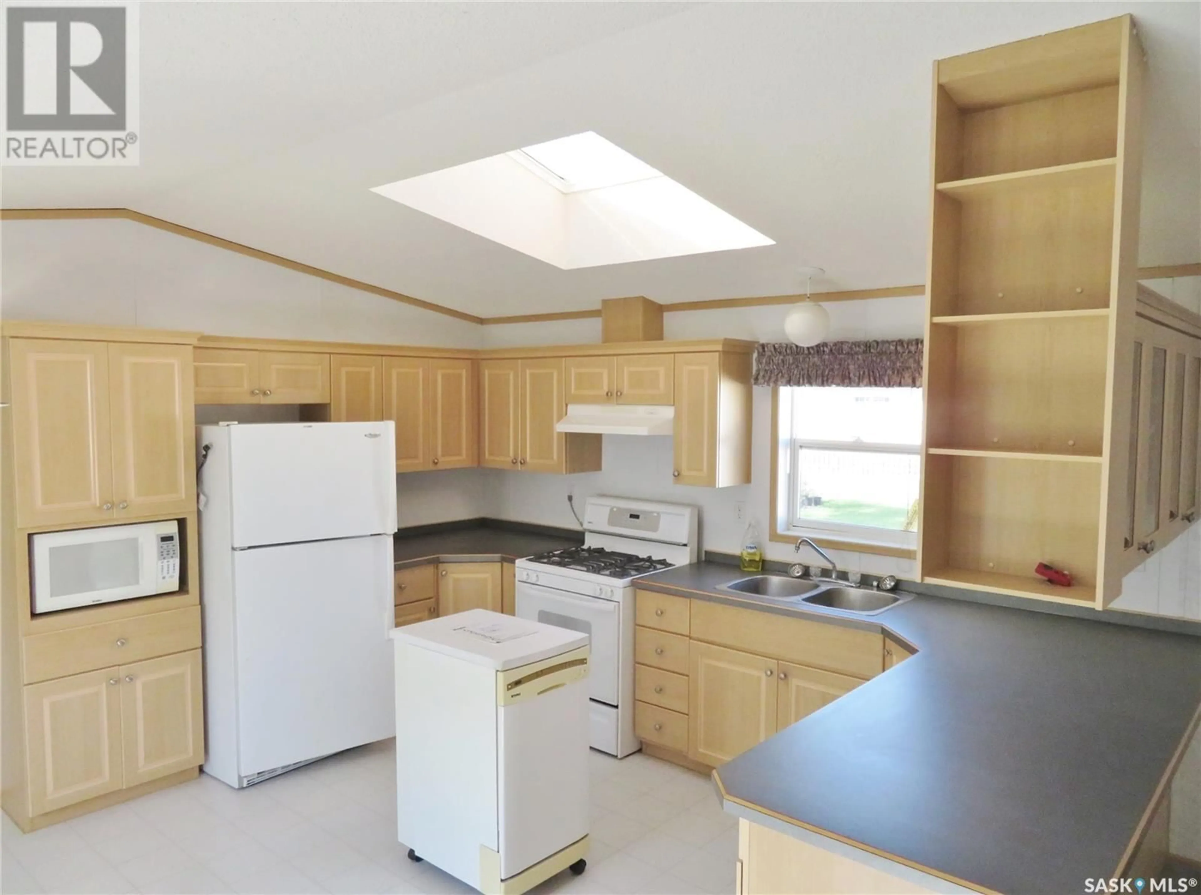 Standard kitchen for 404 Walter Scott AVENUE, Hanley Saskatchewan S0G2E0