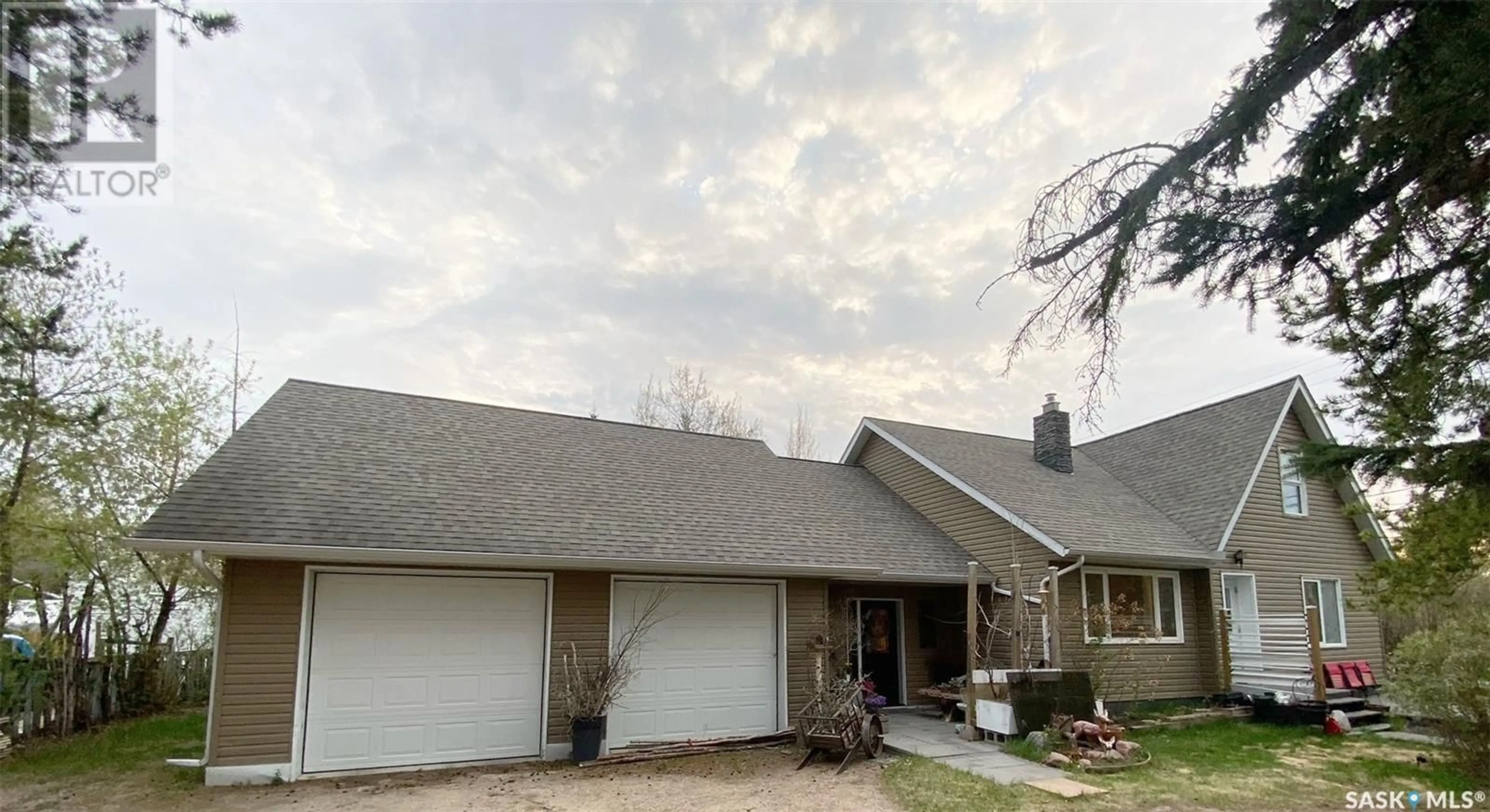 Frontside or backside of a home for 401 Bauman STREET, Meadow Lake Saskatchewan S9X1A9