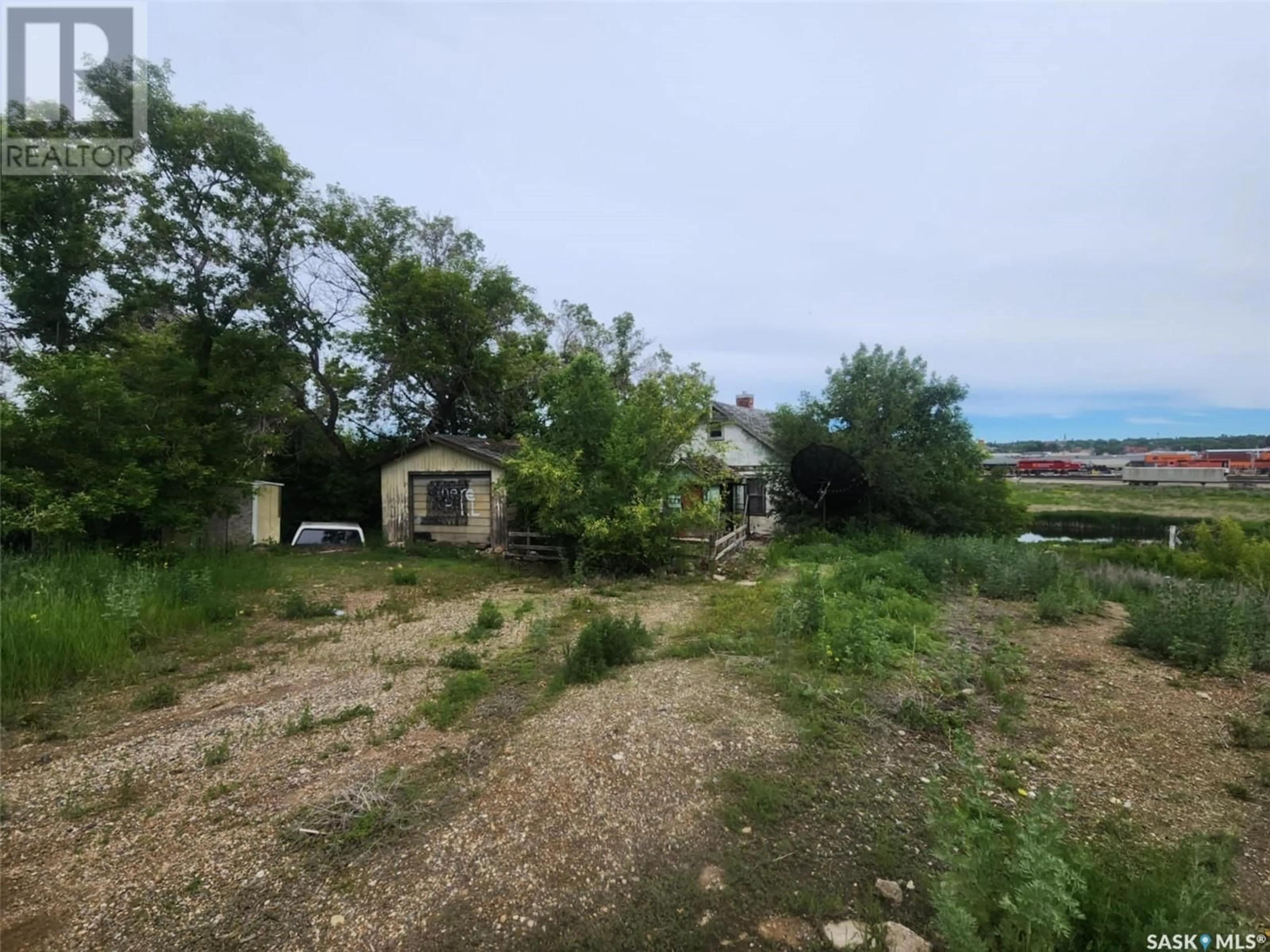 Shed for 303 Maple STREET W, Moose Jaw Saskatchewan S6H4W8