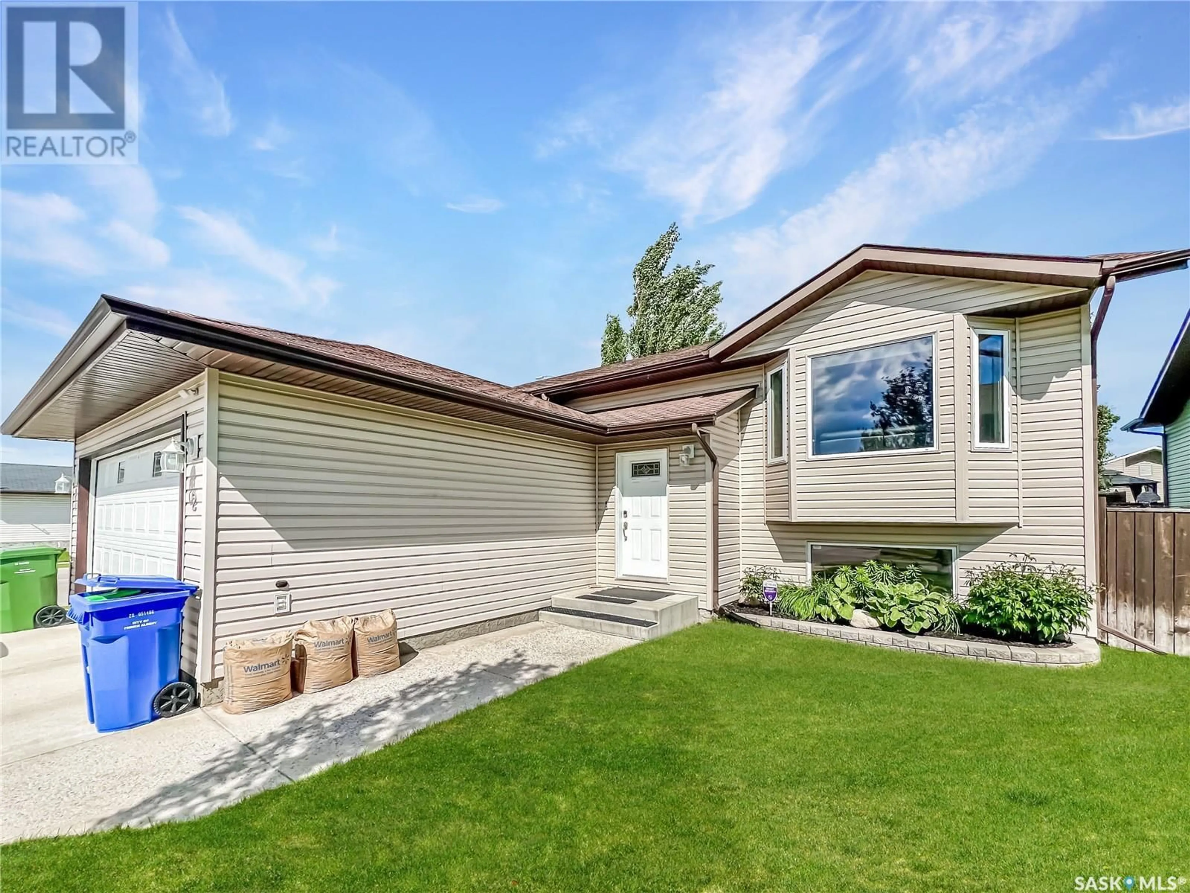 Frontside or backside of a home for 2 Steele BAY, Prince Albert Saskatchewan S6V0H2