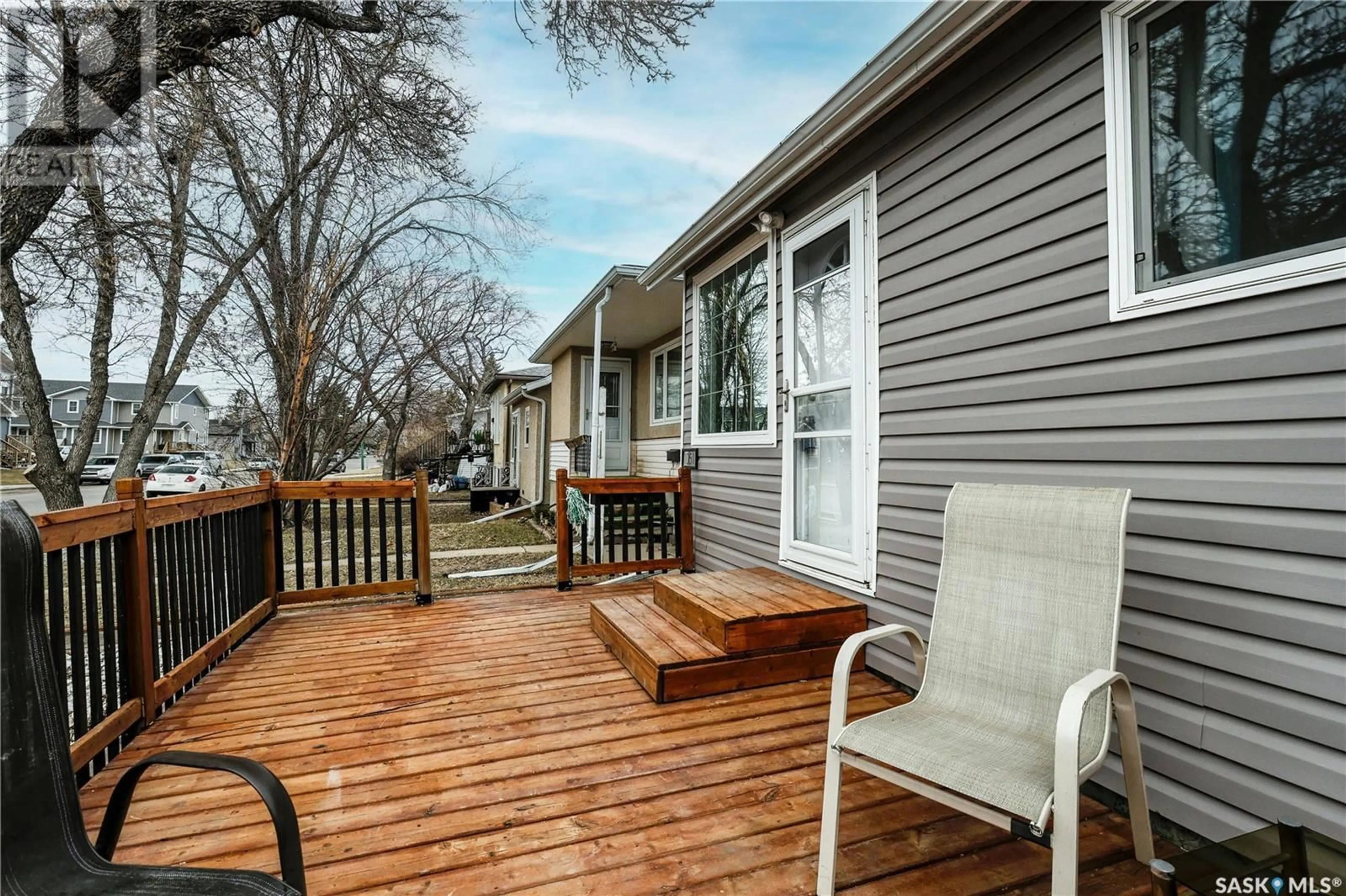 Patio for 1051 Elliott STREET, Regina Saskatchewan S4N3E7