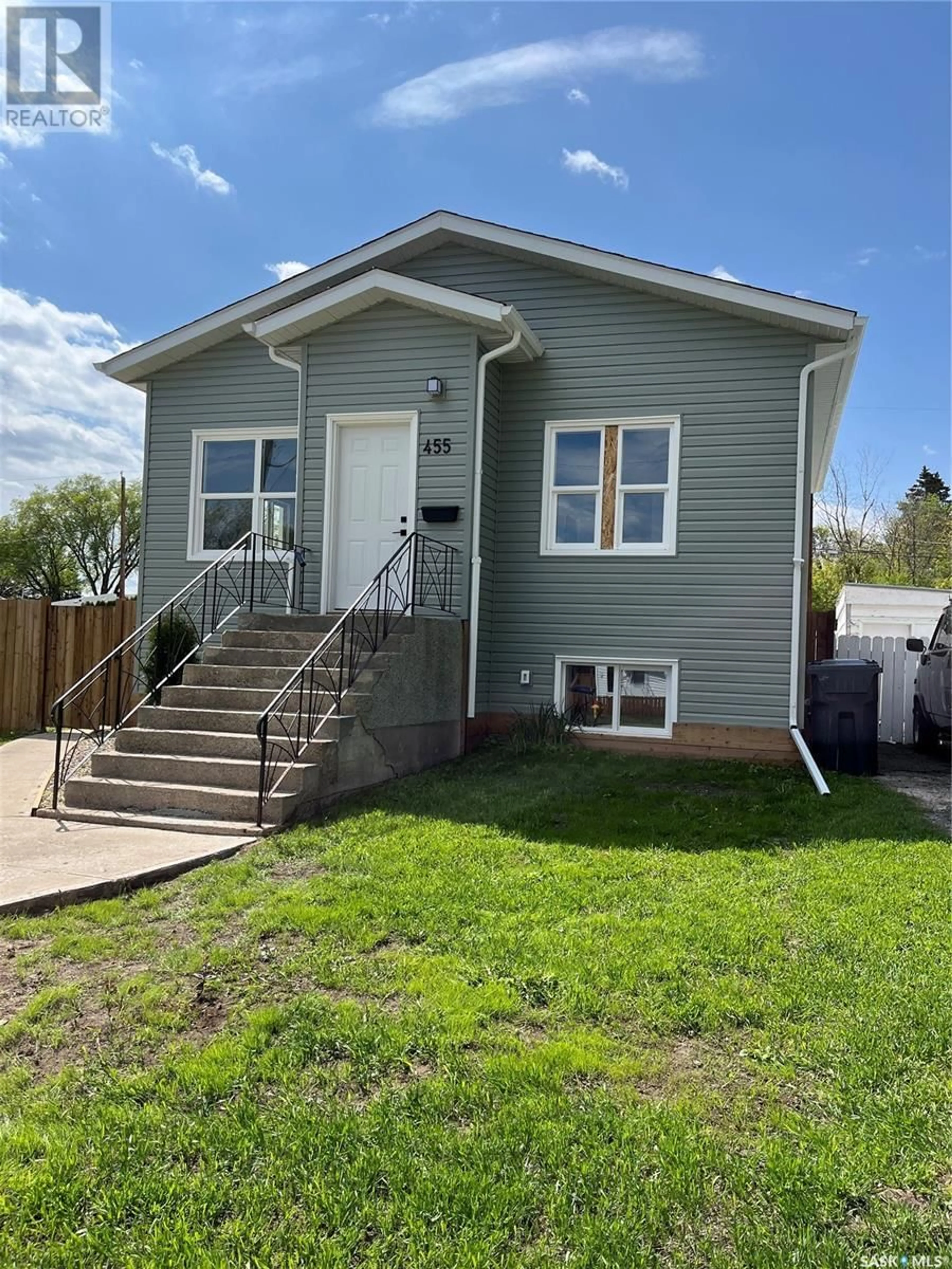 Frontside or backside of a home for 455 S AVENUE S, Saskatoon Saskatchewan S7M3A3