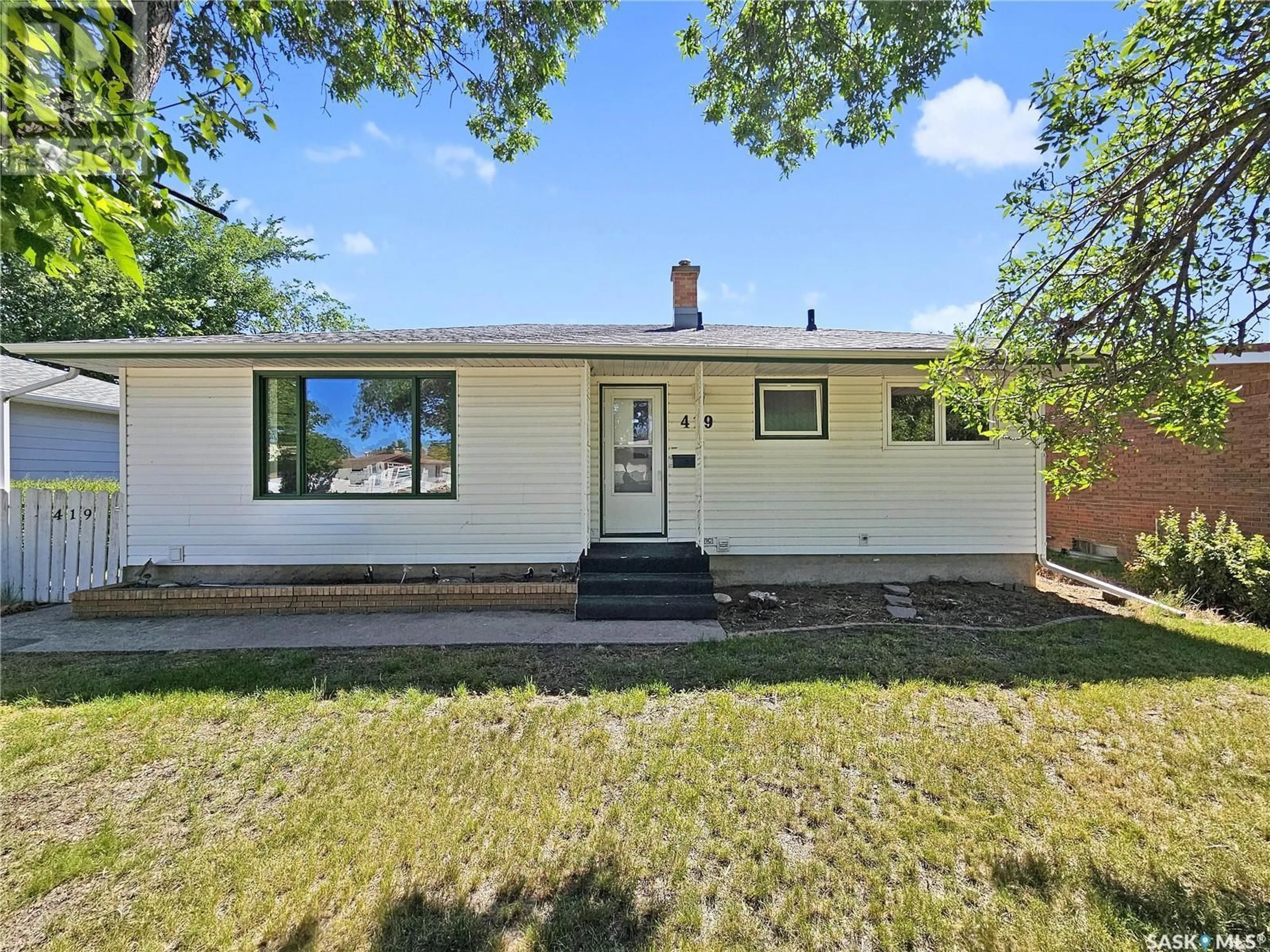 Frontside or backside of a home for 419 2nd AVENUE SE, Swift Current Saskatchewan S9H3J7