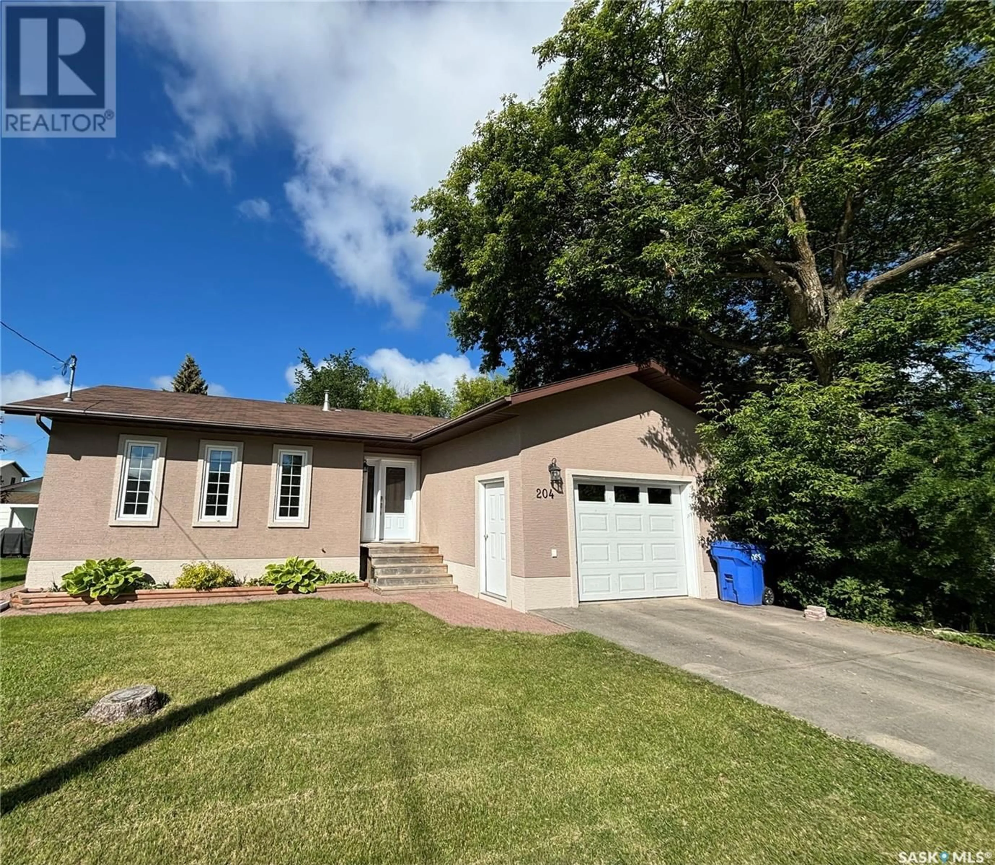 Frontside or backside of a home, the street view for 204 Glasgow AVENUE, Saltcoats Saskatchewan S0A3R0