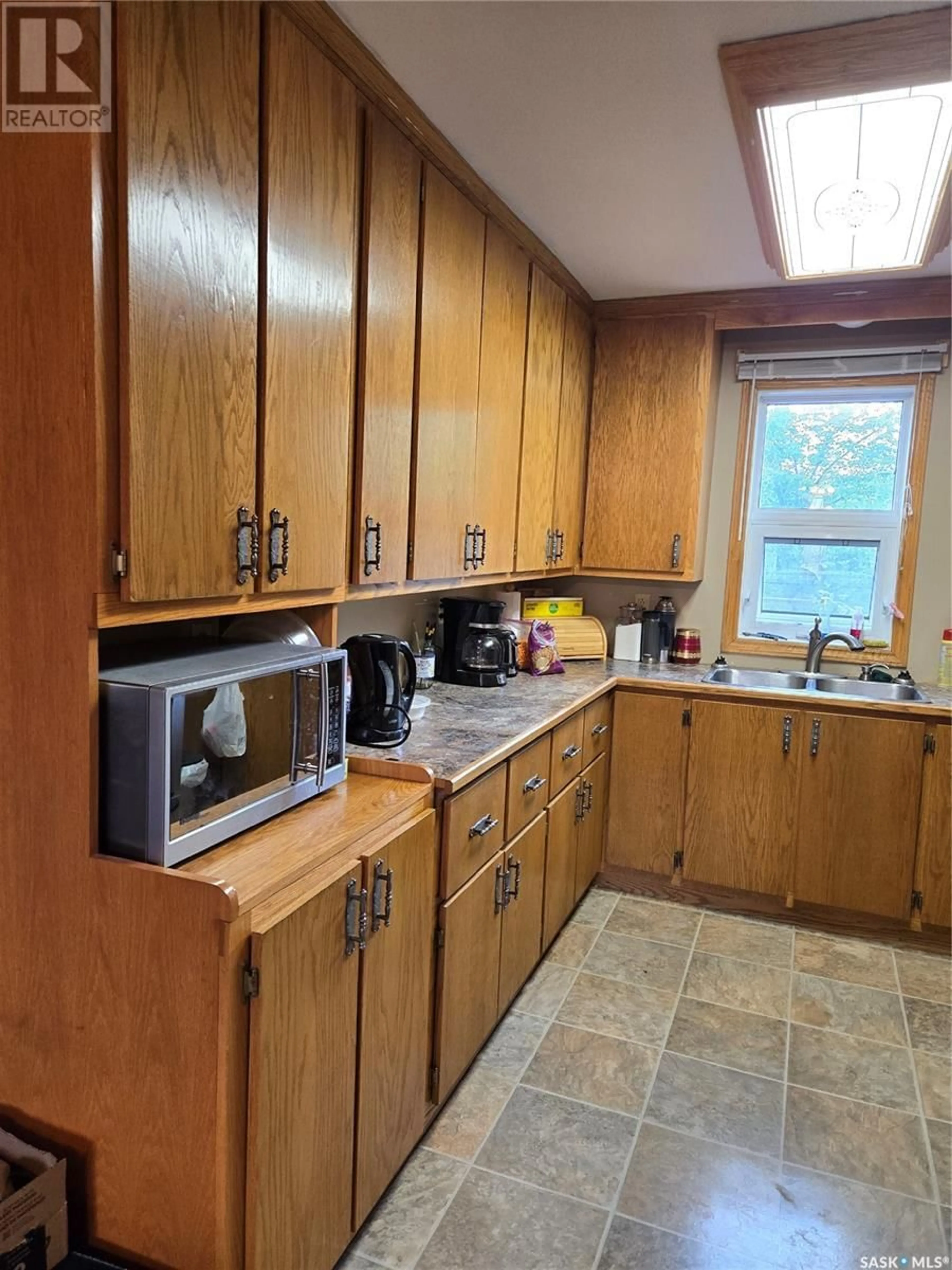 Standard kitchen, wood floors, cottage for 455 Mistusinne CRESCENT, Mistusinne Saskatchewan S0H1J0