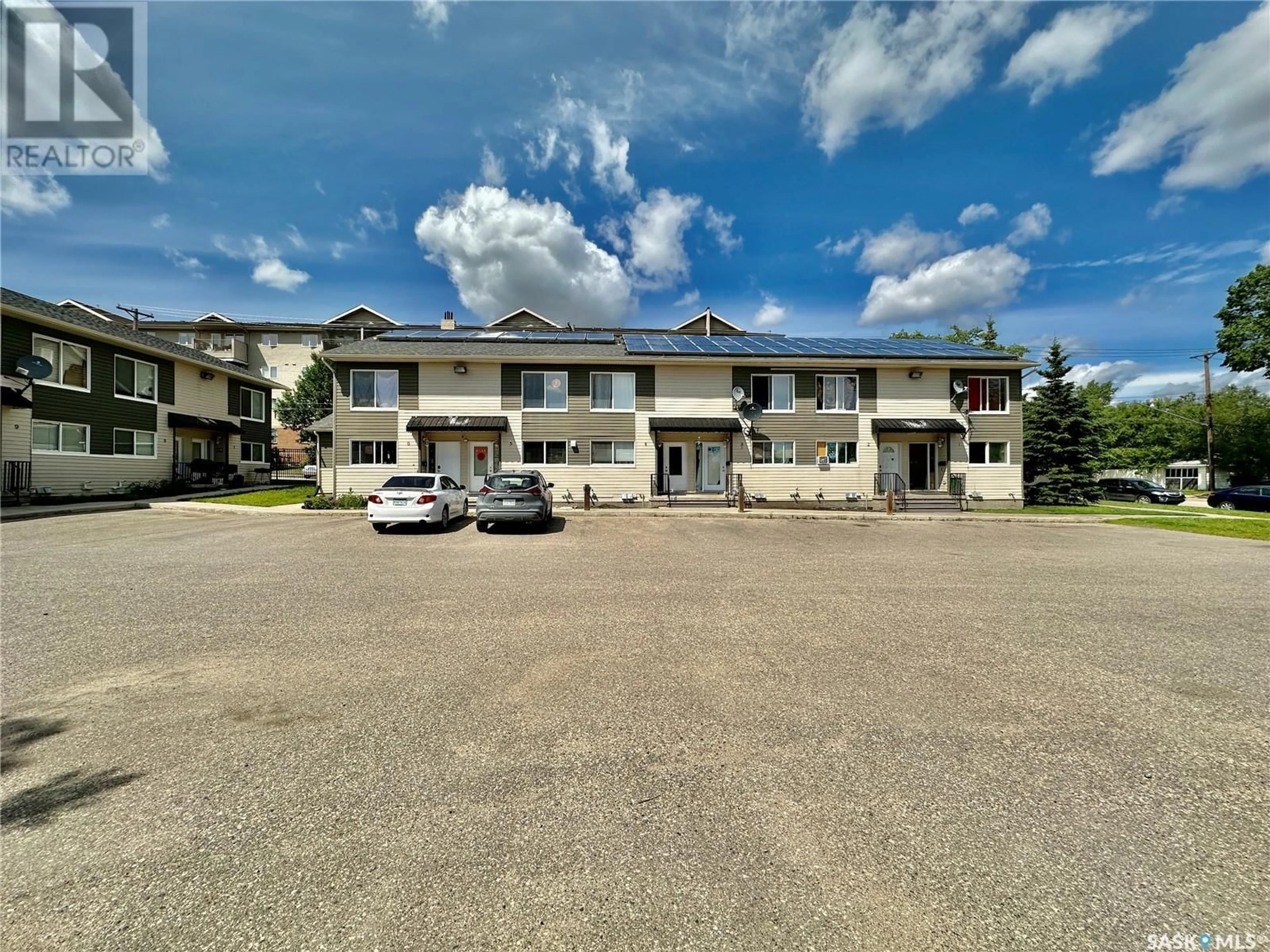 A pic from exterior of the house or condo for 5 315 N AVENUE S, Saskatoon Saskatchewan S7M2N2