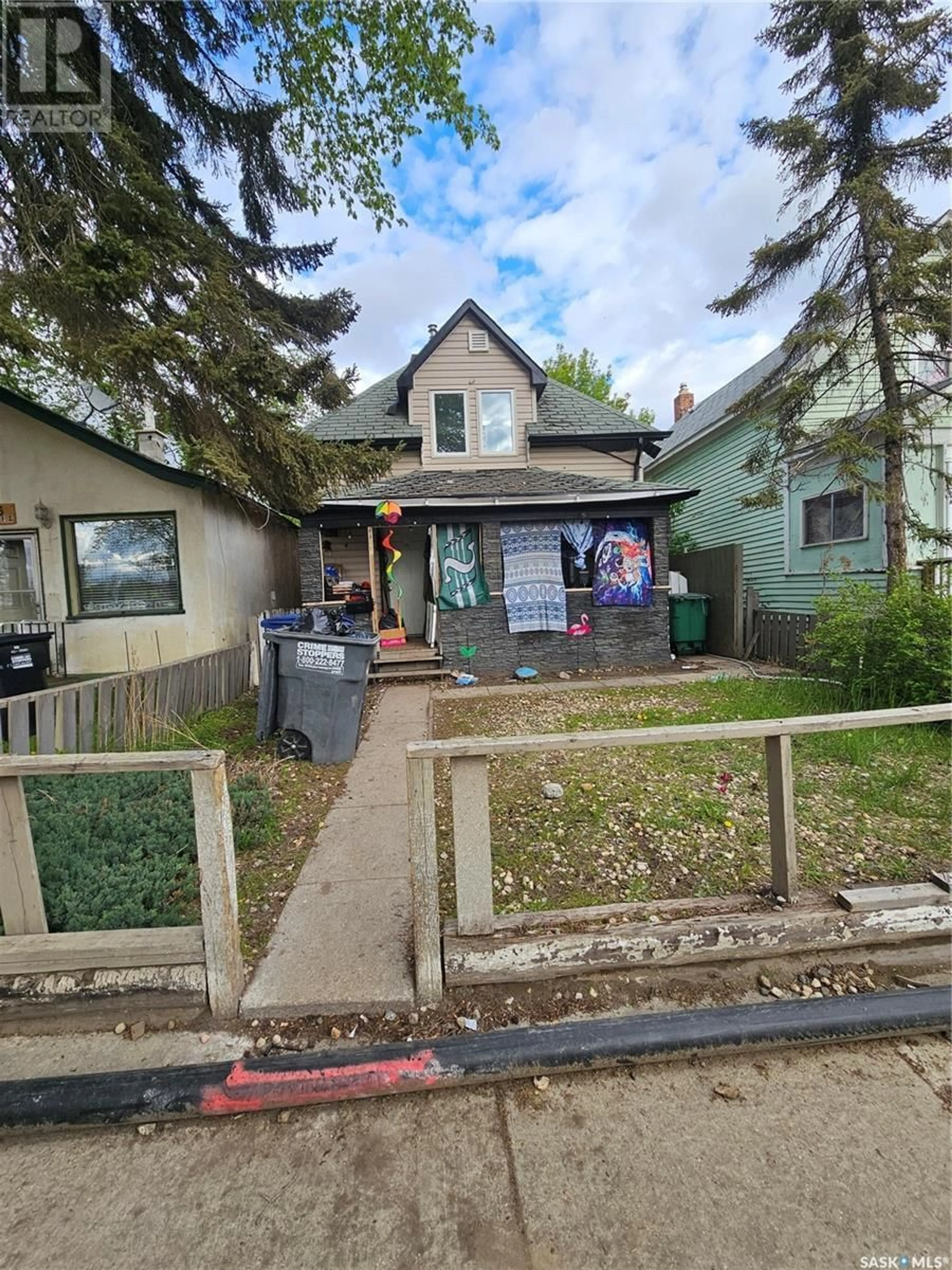 Frontside or backside of a home for 118 F AVENUE S, Saskatoon Saskatchewan S7M1S8