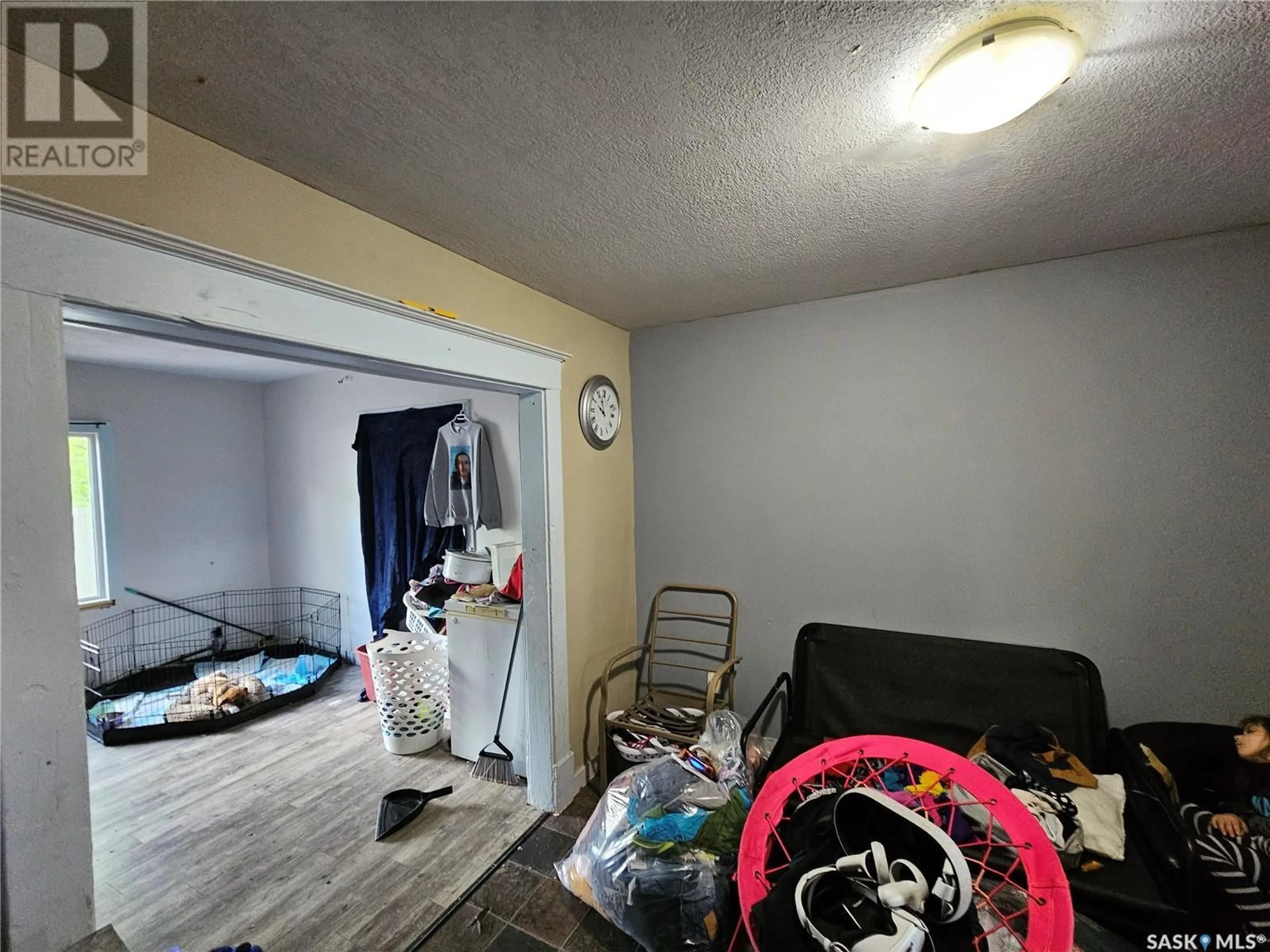 A pic of a room for 118 F AVENUE S, Saskatoon Saskatchewan S7M1S8