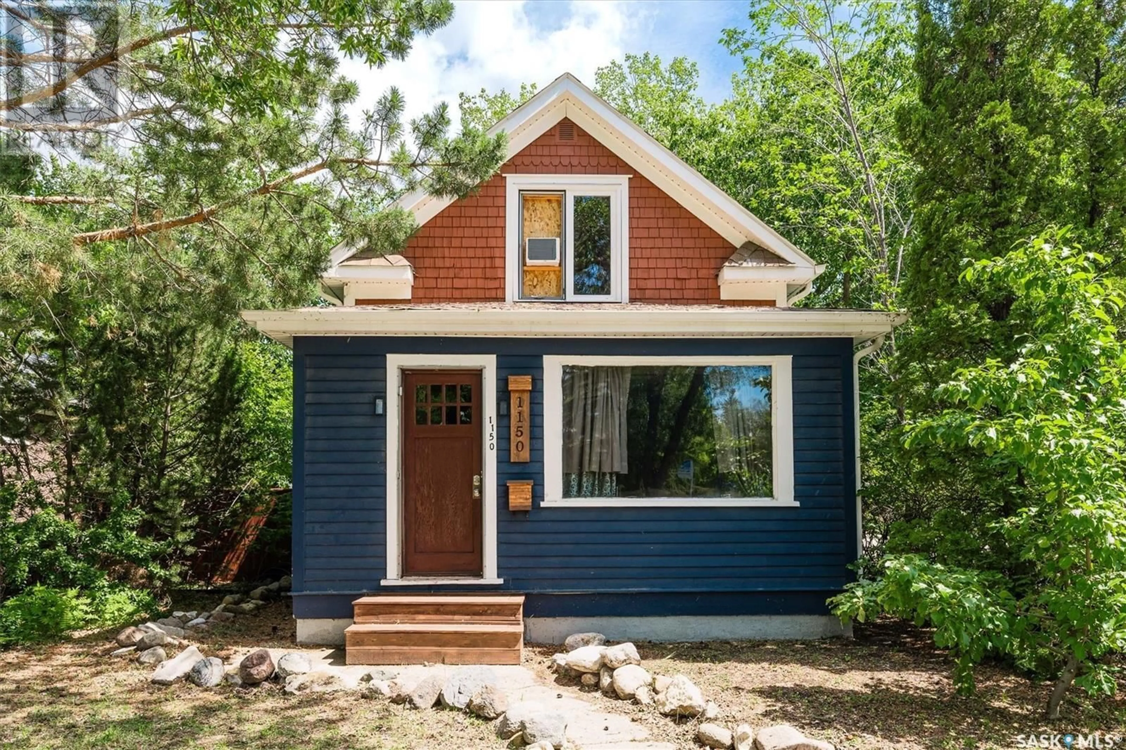 Home with vinyl exterior material for 1150 K AVENUE S, Saskatoon Saskatchewan S7M2G5