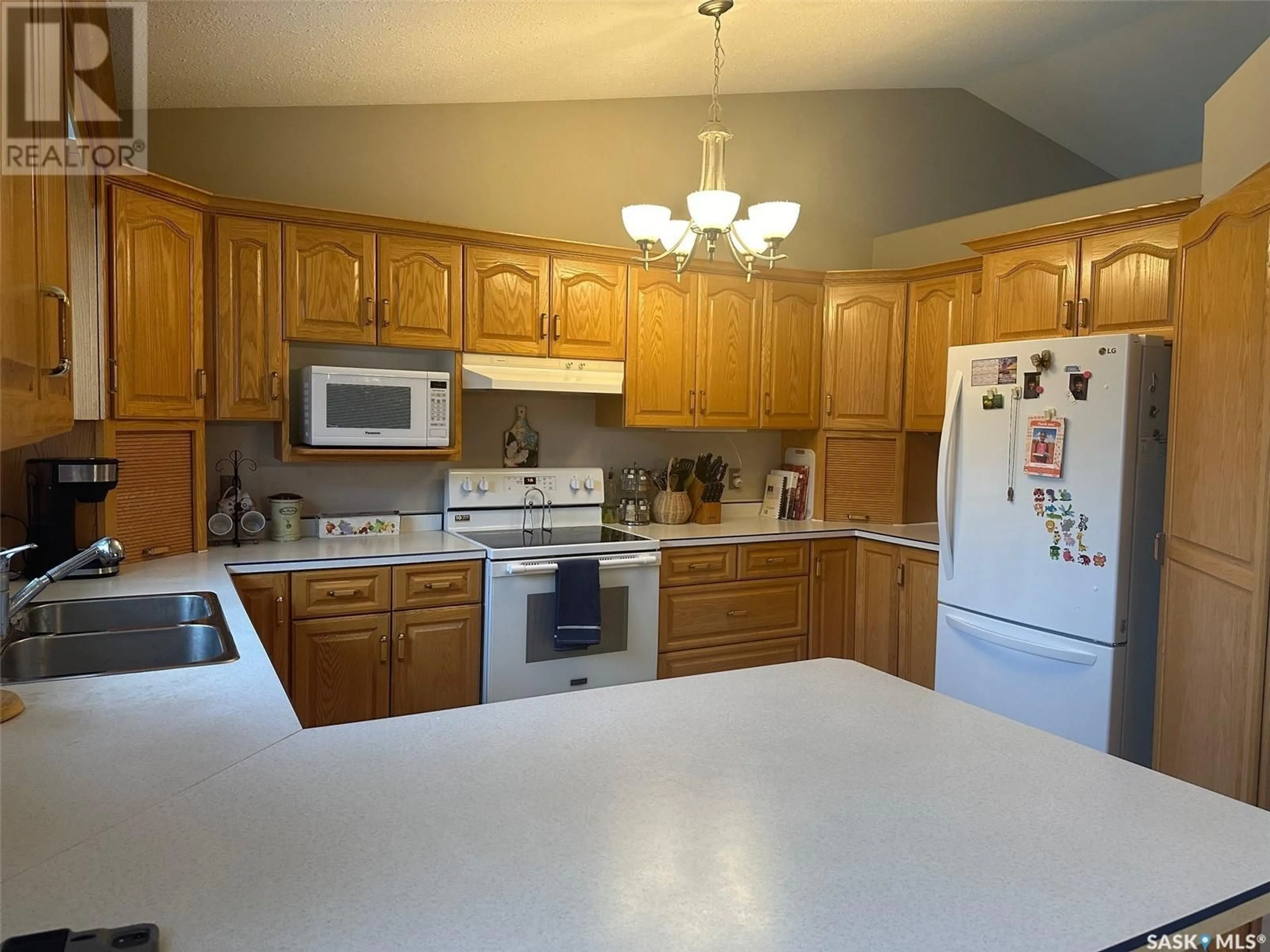 Standard kitchen for 905 Sinotte CRESCENT, La Ronge Saskatchewan S0J1L0