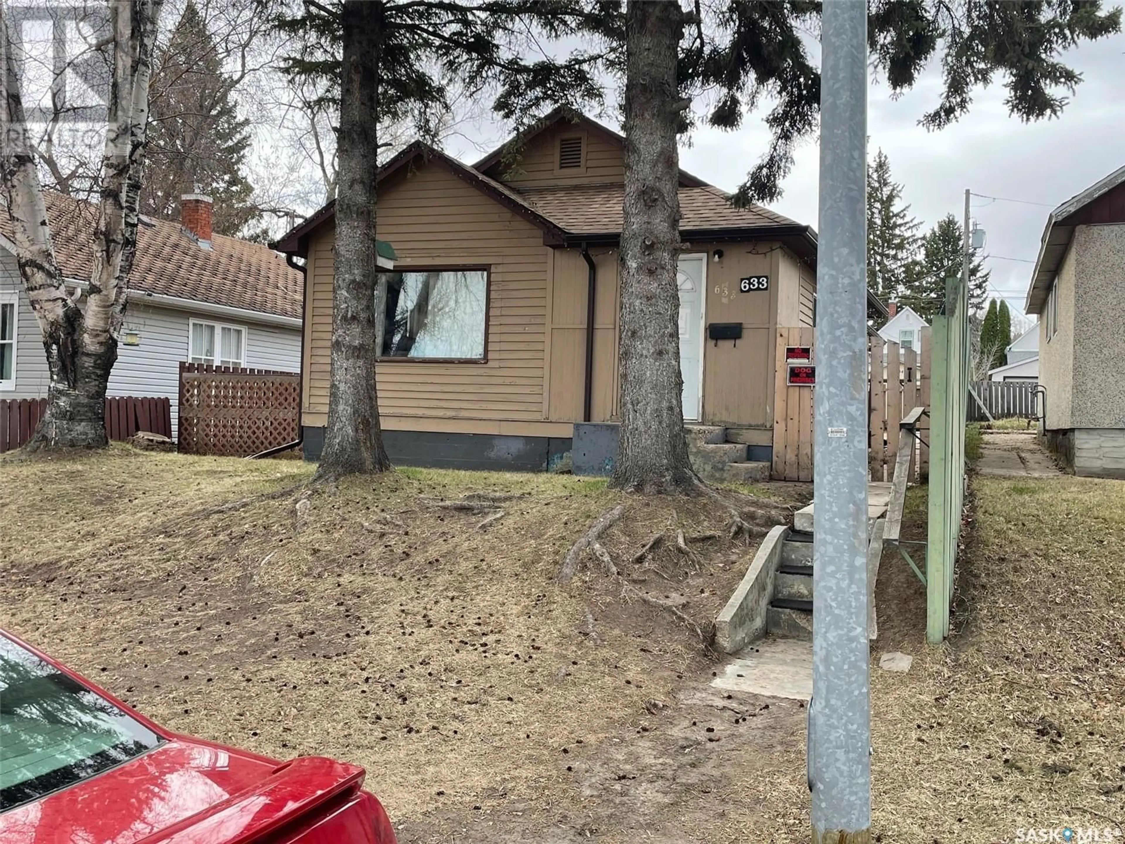 Frontside or backside of a home for 633 20th STREET E, Prince Albert Saskatchewan S6V1L5