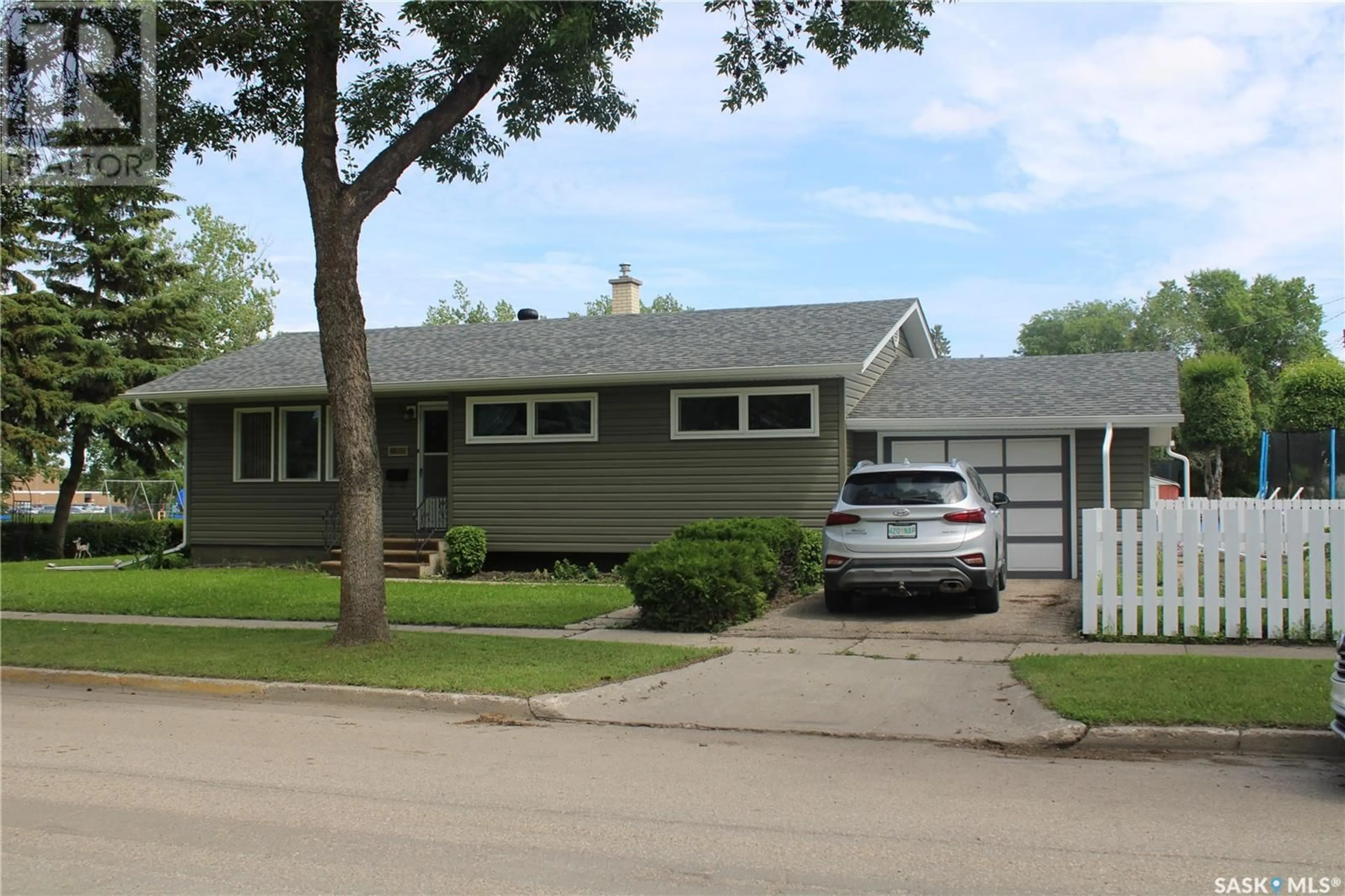 Frontside or backside of a home for 66 North STREET, Yorkton Saskatchewan S3N0H1