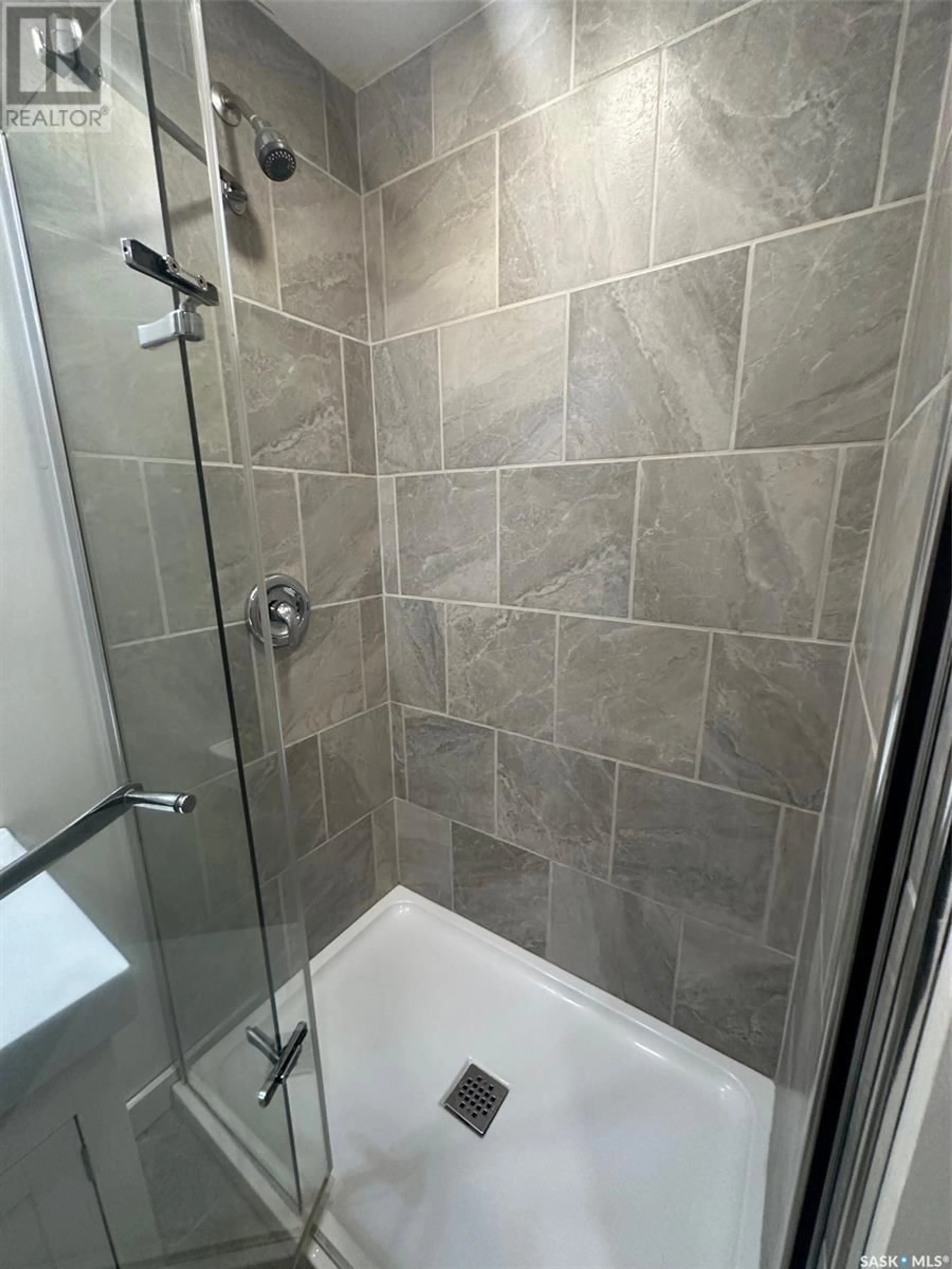 Contemporary bathroom for 1010 Waskos DRIVE, Lac La Ronge Saskatchewan S0J3G0