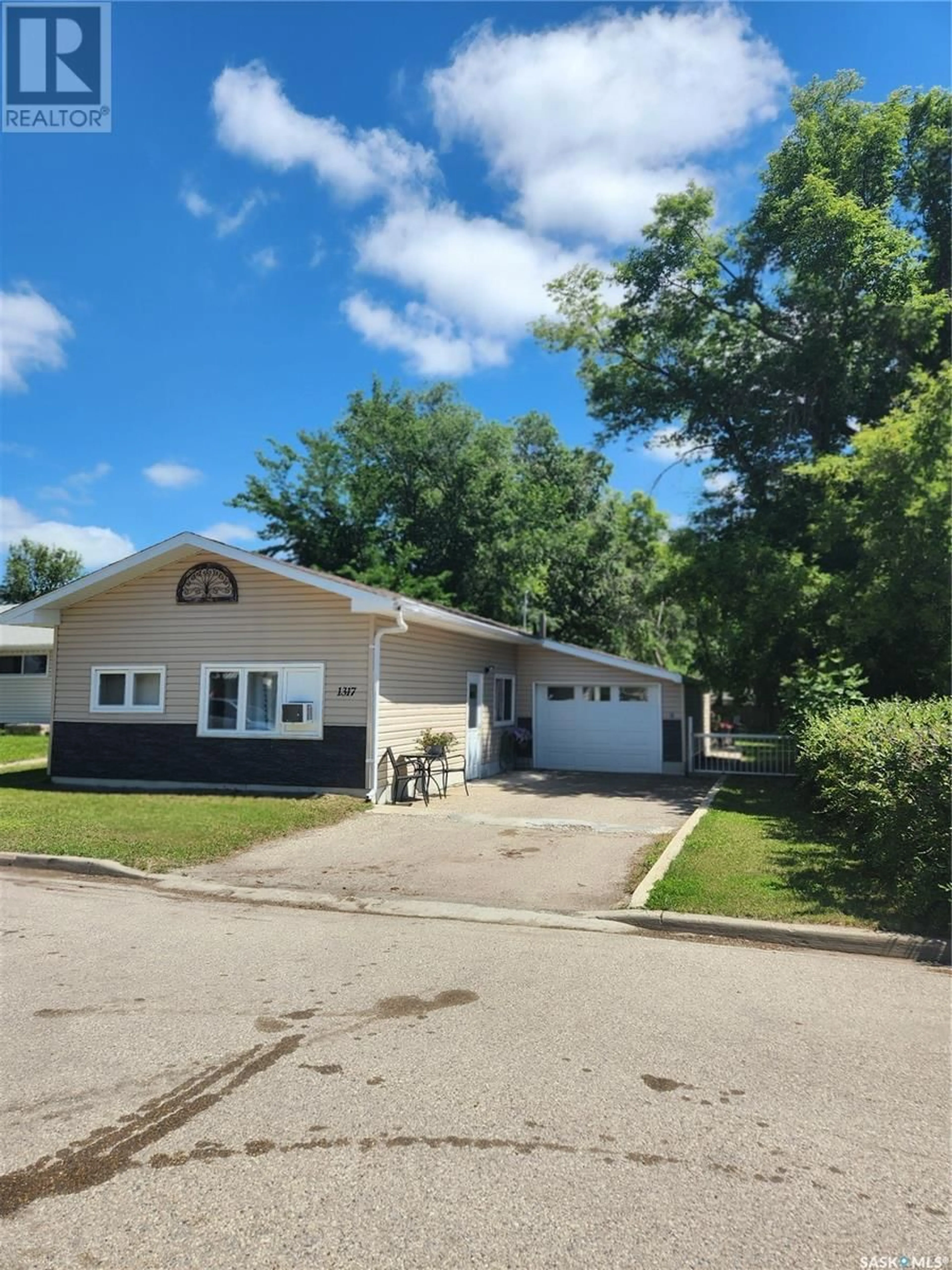 Frontside or backside of a home for 1317 Connaught AVENUE, Moose Jaw Saskatchewan S6H4B9