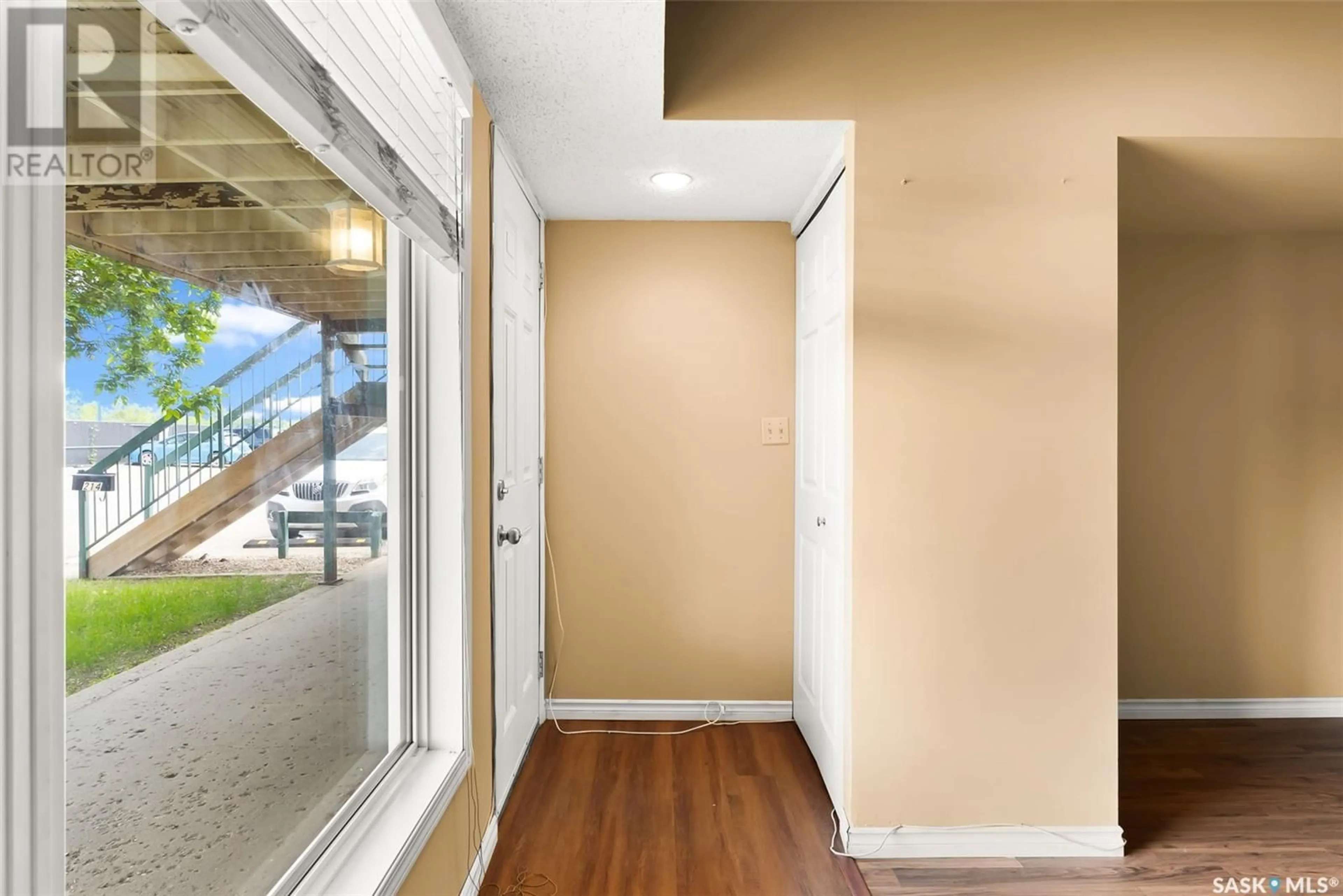 Indoor entryway for 212 Gore PLACE, Regina Saskatchewan S4T7S4