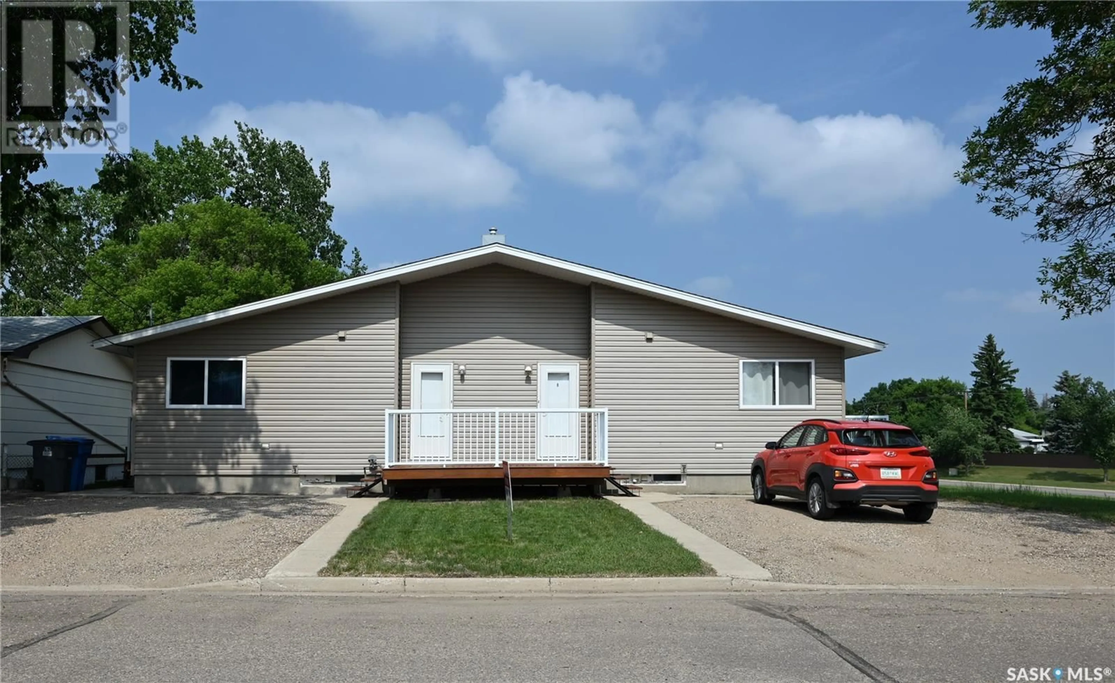 A pic from exterior of the house or condo for 814 14th AVENUE, Estevan Saskatchewan S4A1G1