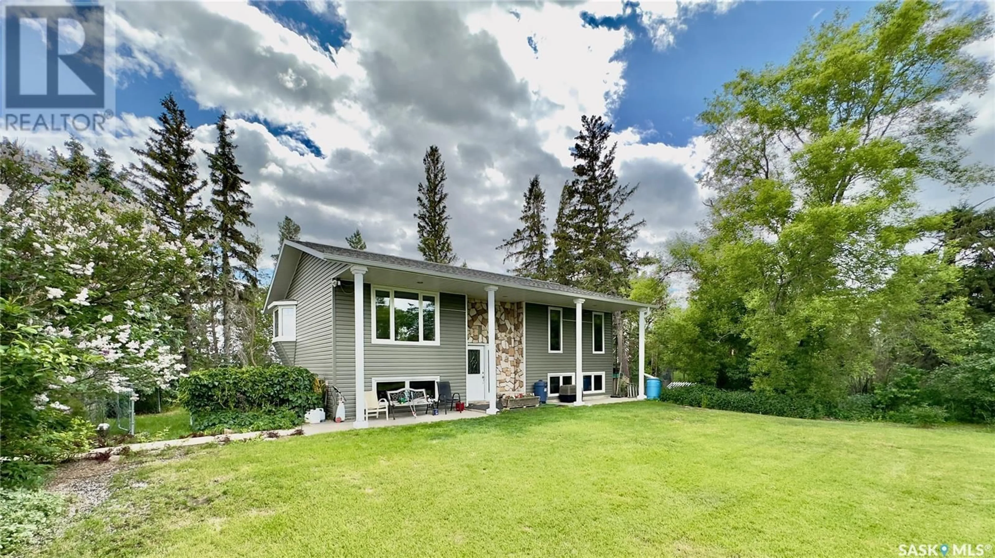 Cottage for RM of Weyburn Acreage, Weyburn Rm No. 67 Saskatchewan S0G3G0