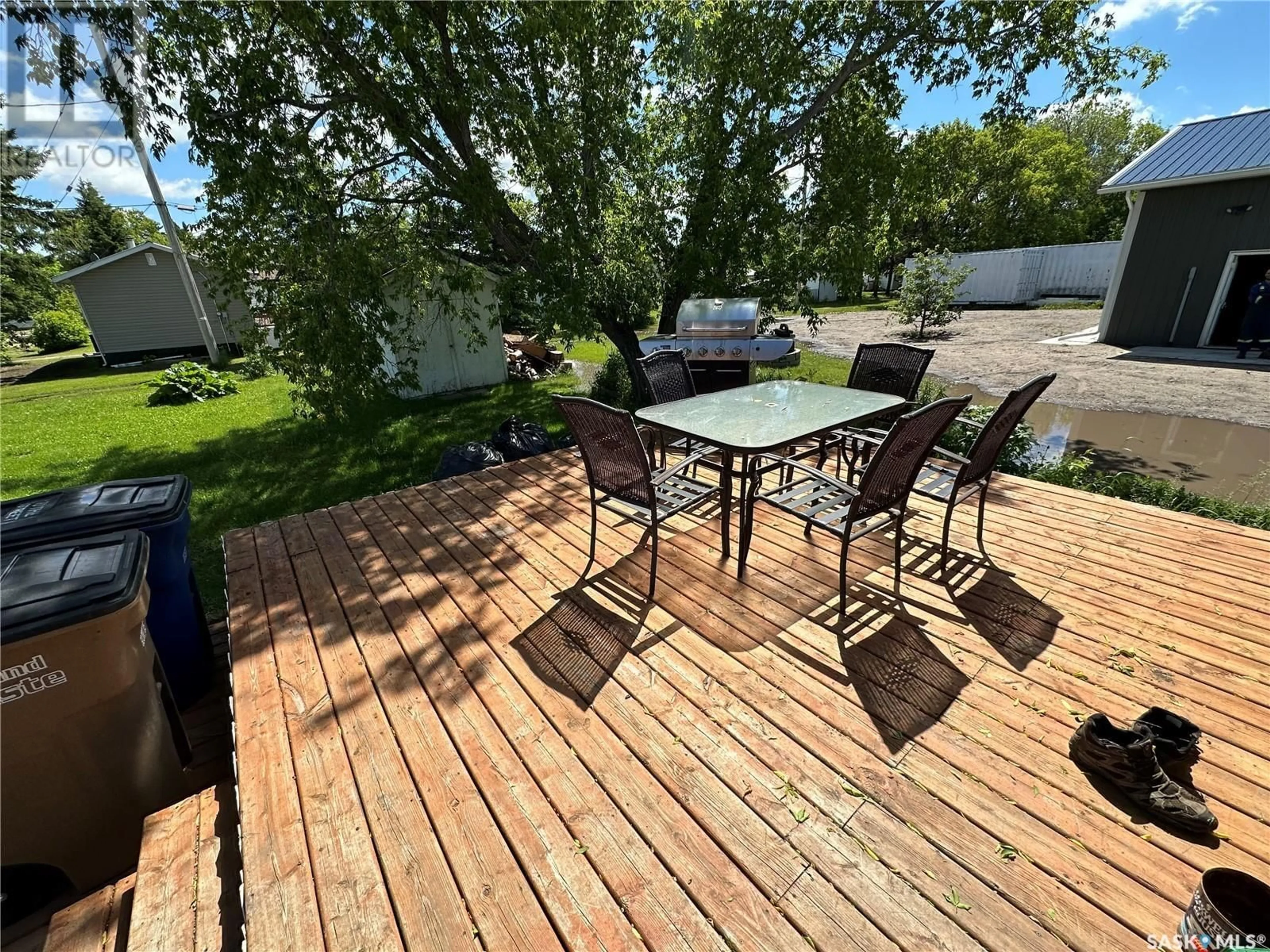 Patio for 210 1st STREET W, Meath Park Saskatchewan S0J1T0