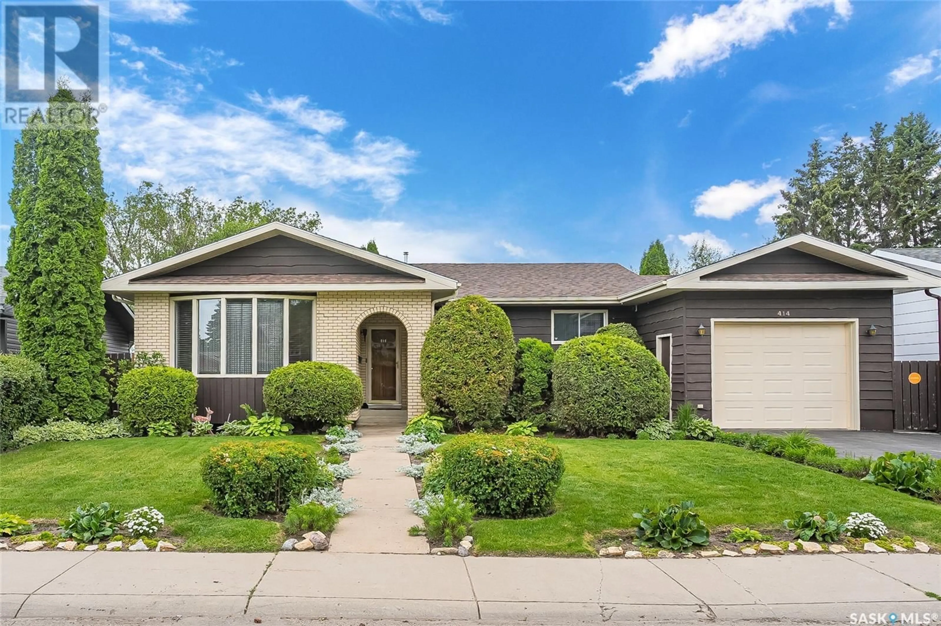 Home with vinyl exterior material for 414 Haight CRESCENT, Saskatoon Saskatchewan S7H4W1